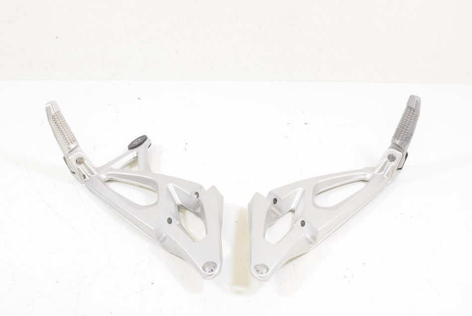 08 BMW K1200R K1200 R Sport K43 Passenger Footpeg Foot Peg Rest 46717660170 {{ shop.shopifyCountryName }} - Mototech271