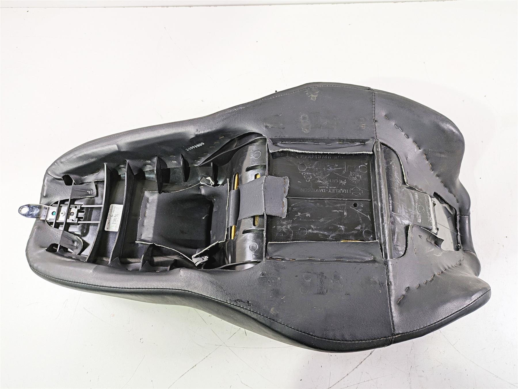 2015 Harley Touring FLHTKL E -Glide Low Rider Seat Saddle - Read 52000142 {{ shop.shopifyCountryName }} - Mototech271
