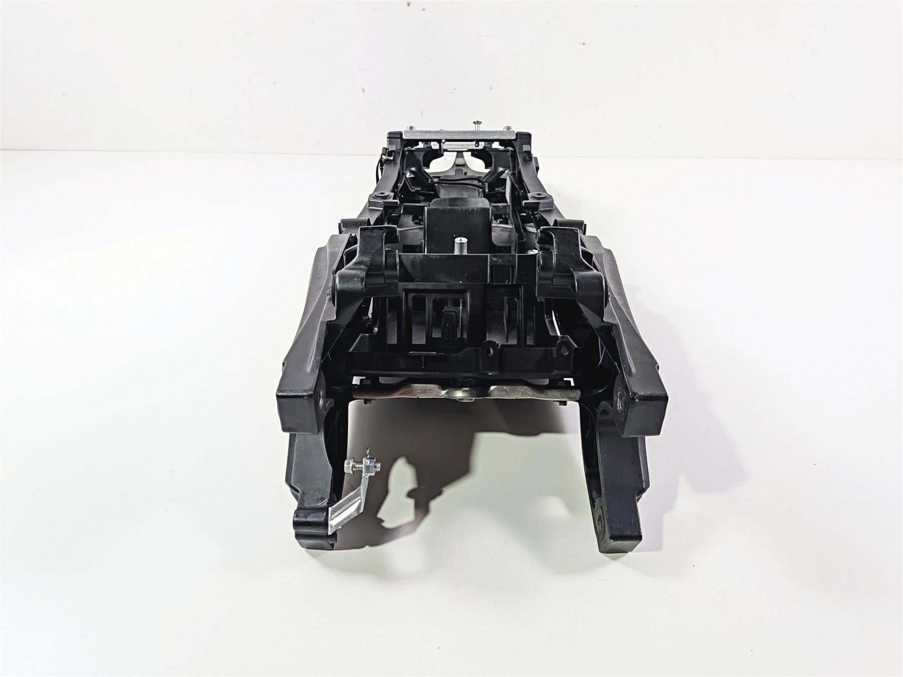 2024 Suzuki GSXR600 Subframe Inner Fender Set 41221-14J00-YUG 41211-14J00-YUG {{ shop.shopifyCountryName }} - Mototech271