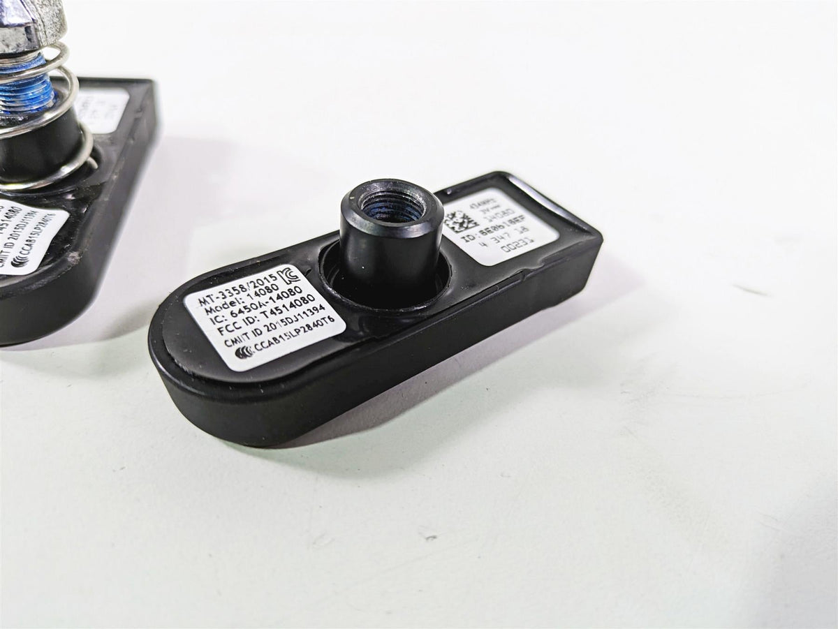 2017 Harley Touring FLHTKSE CVO E-Glide Tire Pressure Sensor Set -Read 32700052A {{ shop.shopifyCountryName }} - Mototech271