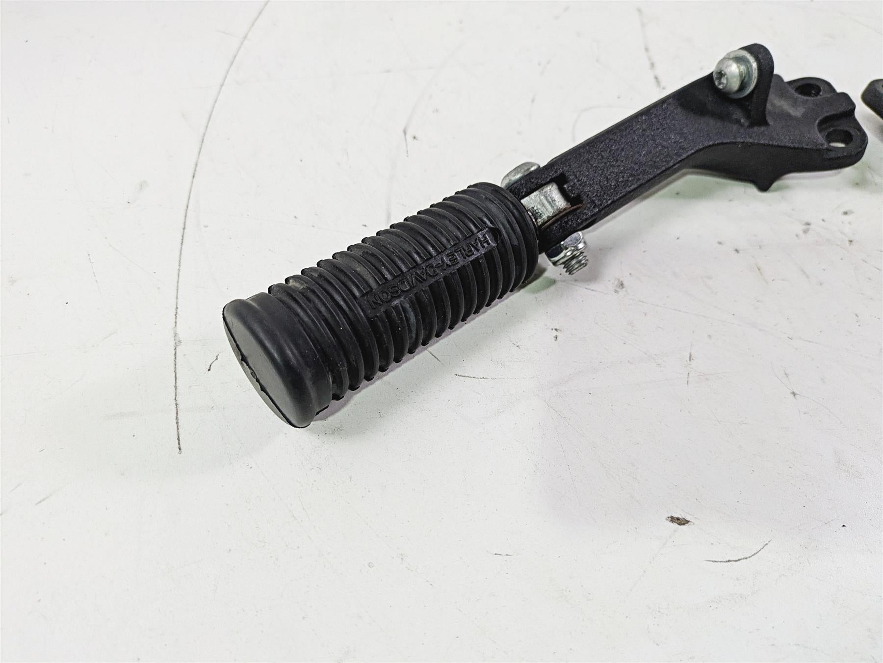 2015 Harley FXDL Dyna Low Rider Passenger Footpeg Foot Pegs 49224-06 49230-06 {{ shop.shopifyCountryName }} - Mototech271