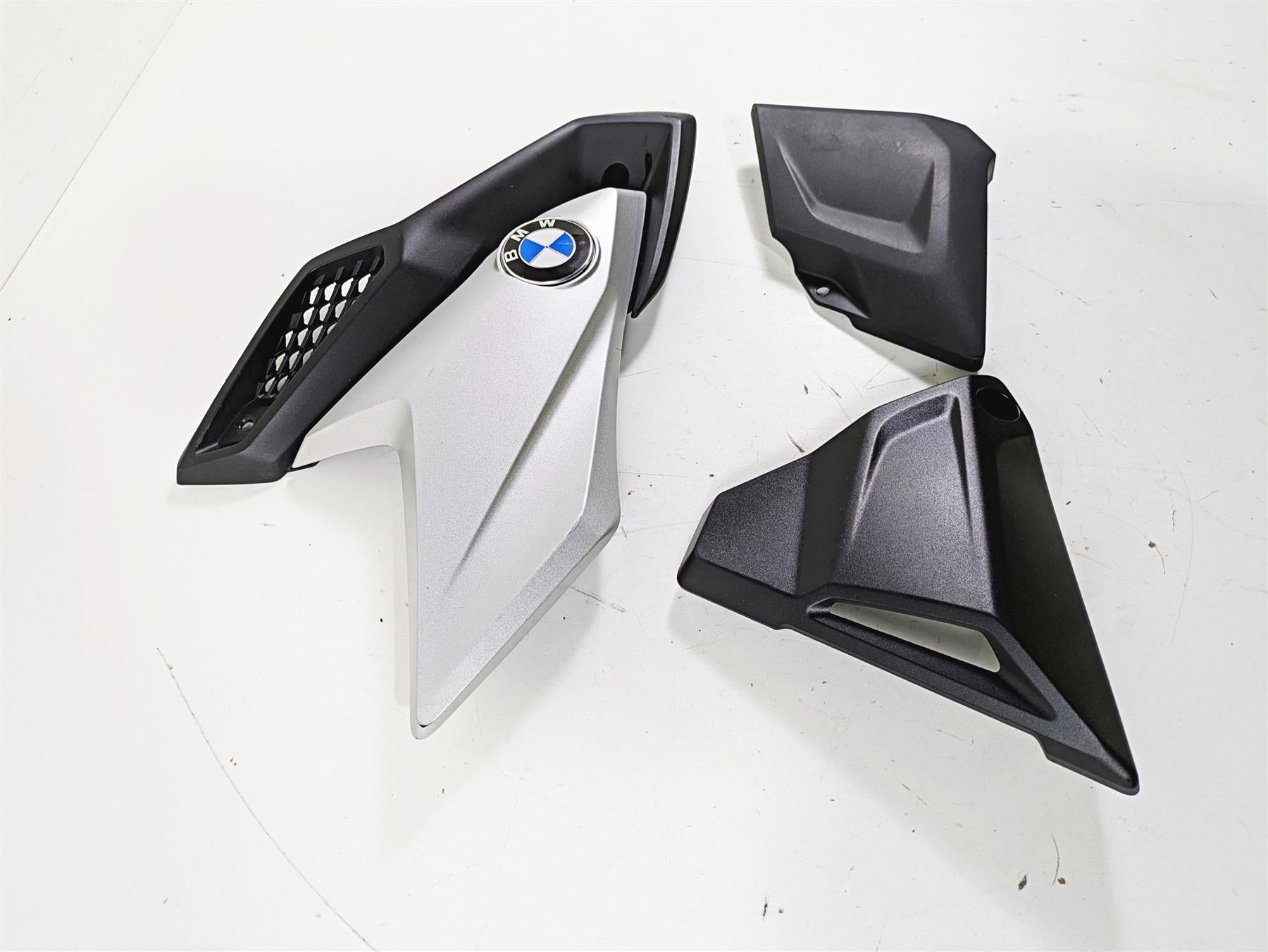 2019 BMW G310GS K02 Left Main Cover Fairing Emblem Set 46638560417 {{ shop.shopifyCountryName }} - Mototech271