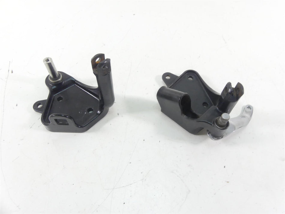 2002 Harley Softail FXSTDI Deuce Front Control Foot Peg Bracket Set 42507-00B {{ shop.shopifyCountryName }} - Mototech271