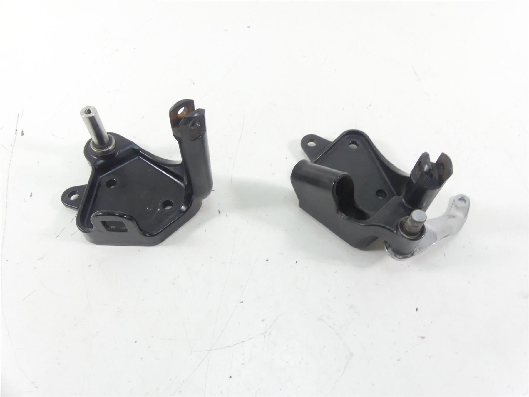 2002 Harley Softail FXSTDI Deuce Front Control Foot Peg Bracket Set 42507-00B | Mototech271