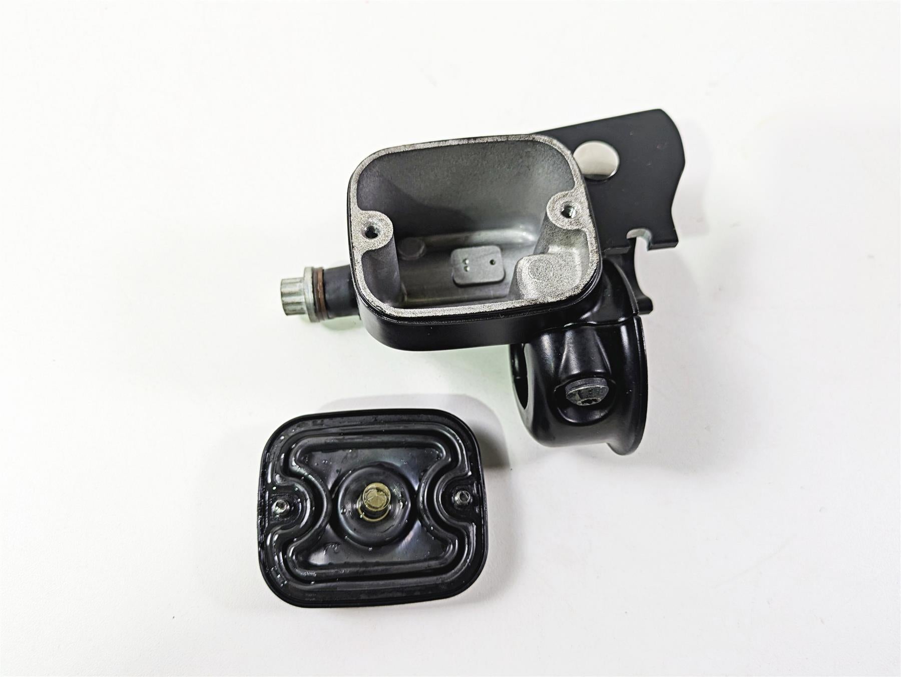 2011 Harley FXDC Dyna Super Glide Front Brake Master Cylinder 9/16" 45019-08C {{ shop.shopifyCountryName }} - Mototech271