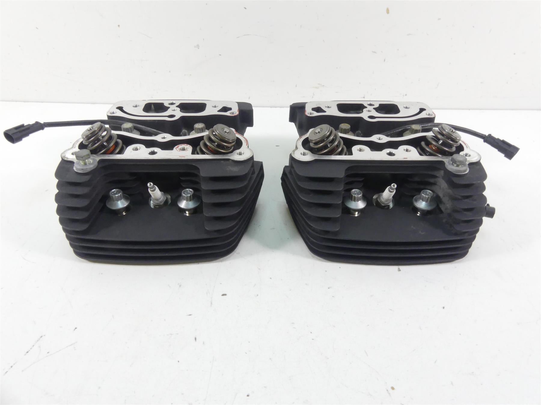 2015 Harley FXDF Dyna Fat Bob Cylinderhead Cylinder Head 103ci Set 17193-06 {{ shop.shopifyCountryName }} - Mototech271