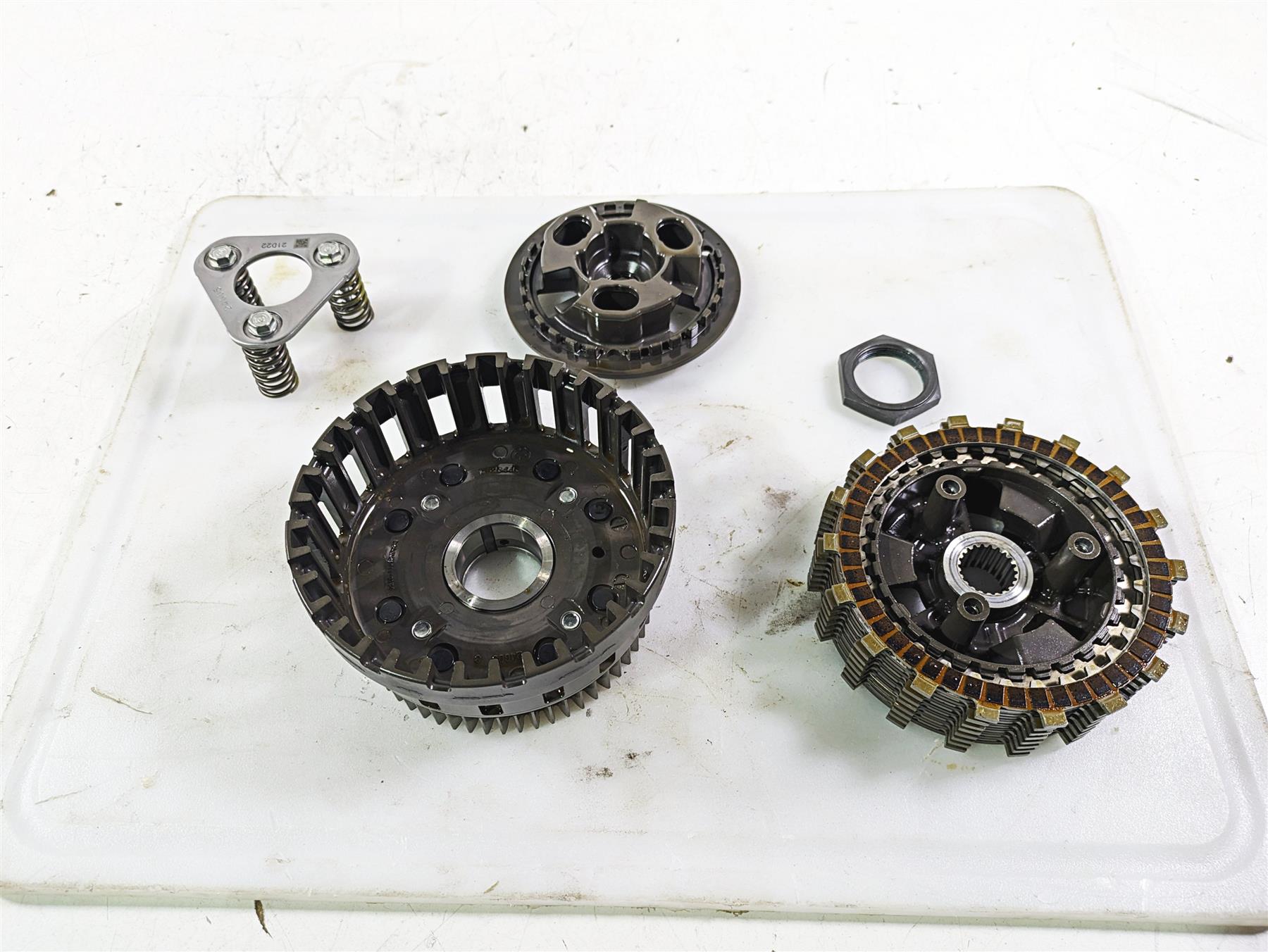 2022 BMW R1250 RT K052 Clutch Basket & Friction Disc Set 21218529450 {{ shop.shopifyCountryName }} - Mototech271