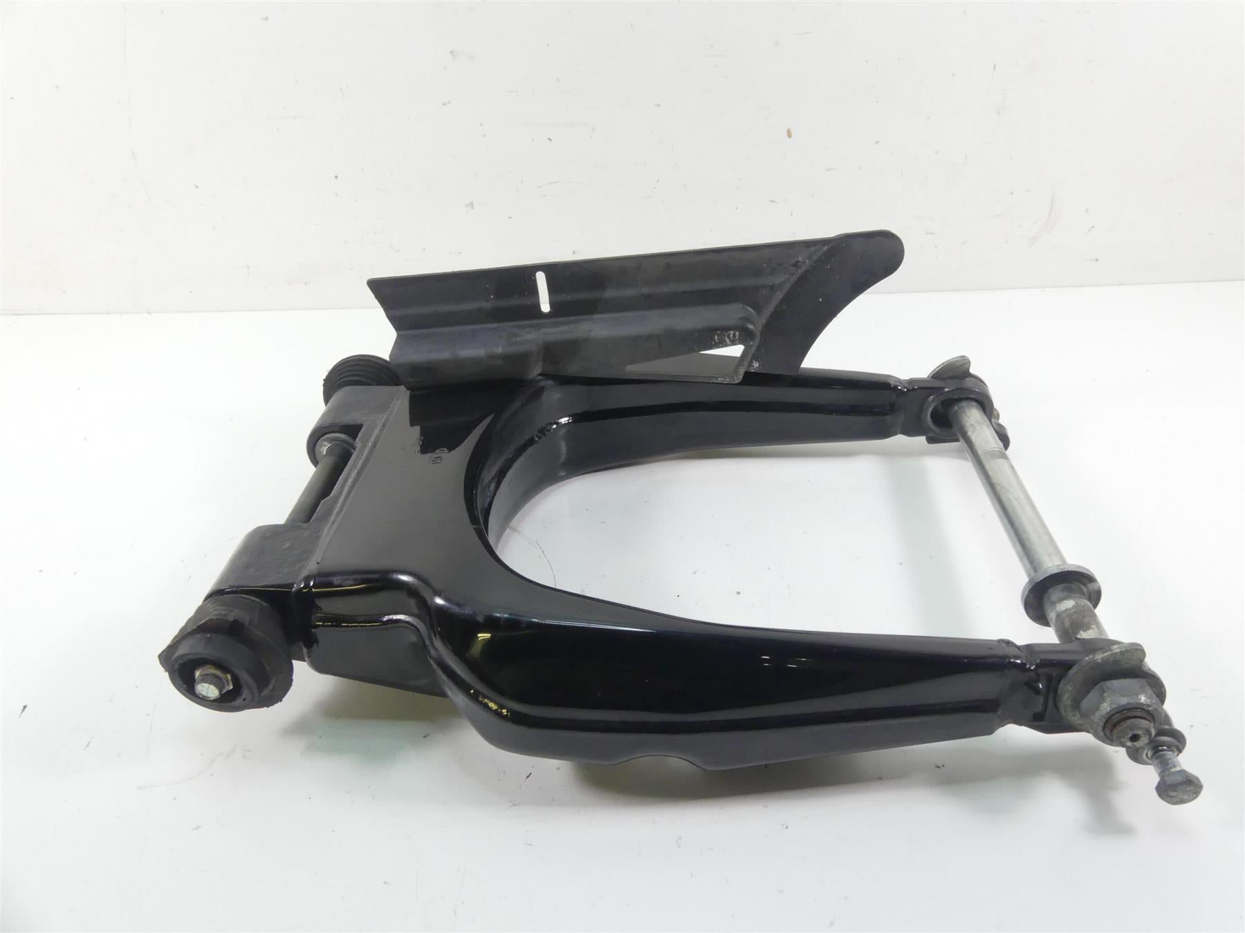 2012 Harley Touring FLHTP Electra Glide Rear Swingarm & 25mm Axle 47549-09A {{ shop.shopifyCountryName }} - Mototech271
