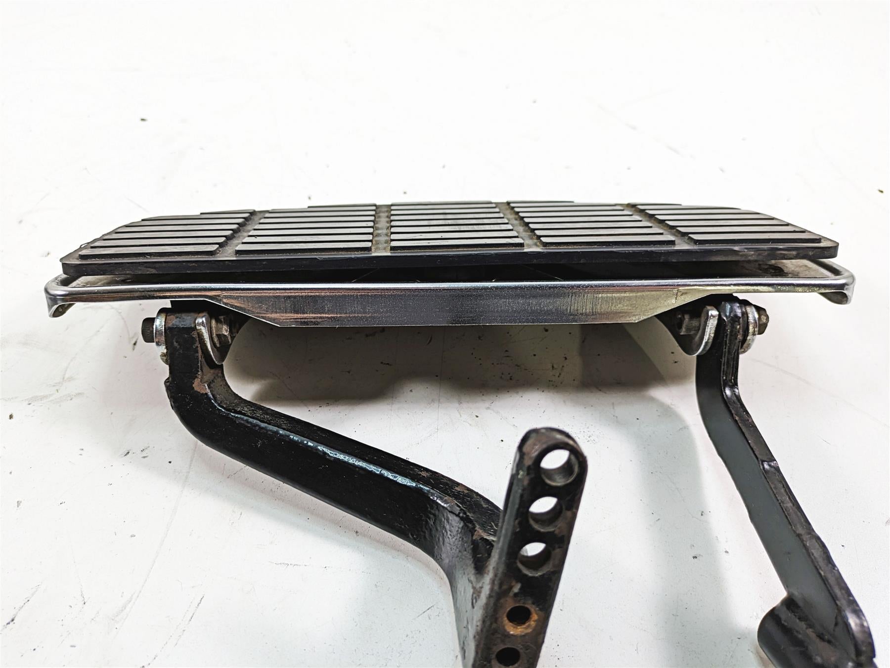 2005 Harley Touring FLHTCUI Electra Glide Front Rider Floor Board Set 50518-83B {{ shop.shopifyCountryName }} - Mototech271