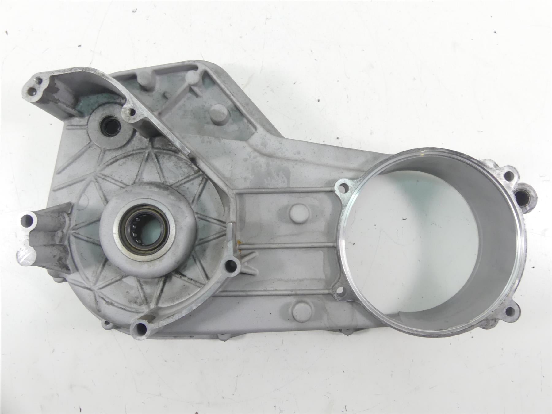 2005 Harley Touring CVO FLHTCSE Electra Glide Inner Primary Drive Cover 60677-01 {{ shop.shopifyCountryName }} - Mototech271