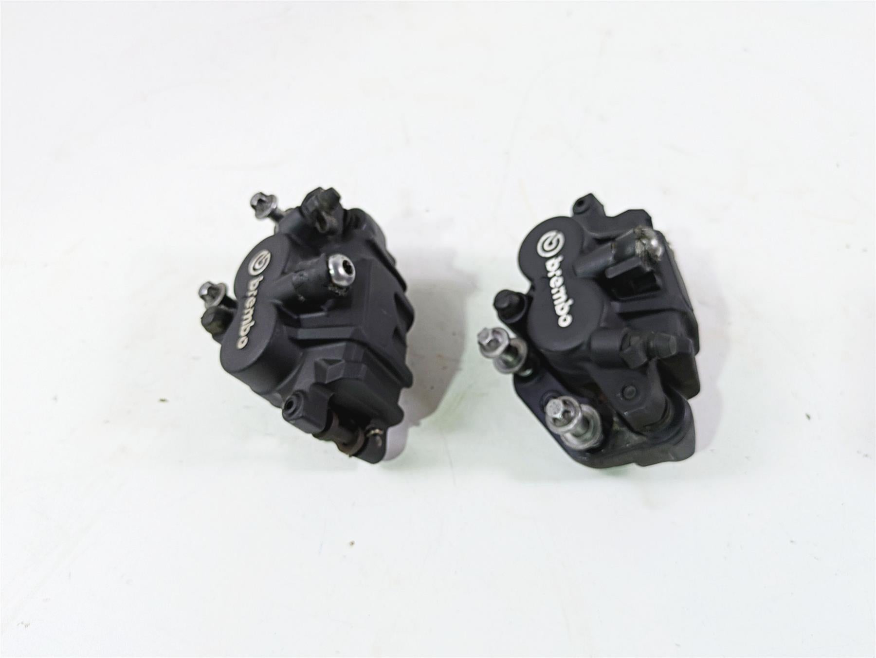 2017 BMW F800GS Adv K75 Brembo Front Brake Caliper Set 34117716715 34117716716 {{ shop.shopifyCountryName }} - Mototech271