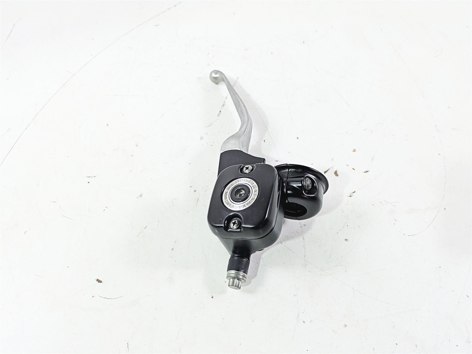 2015 Harley FXDL Dyna Low Rider Front Brake Master Cylinder 11/16 45170-08F {{ shop.shopifyCountryName }} - Mototech271