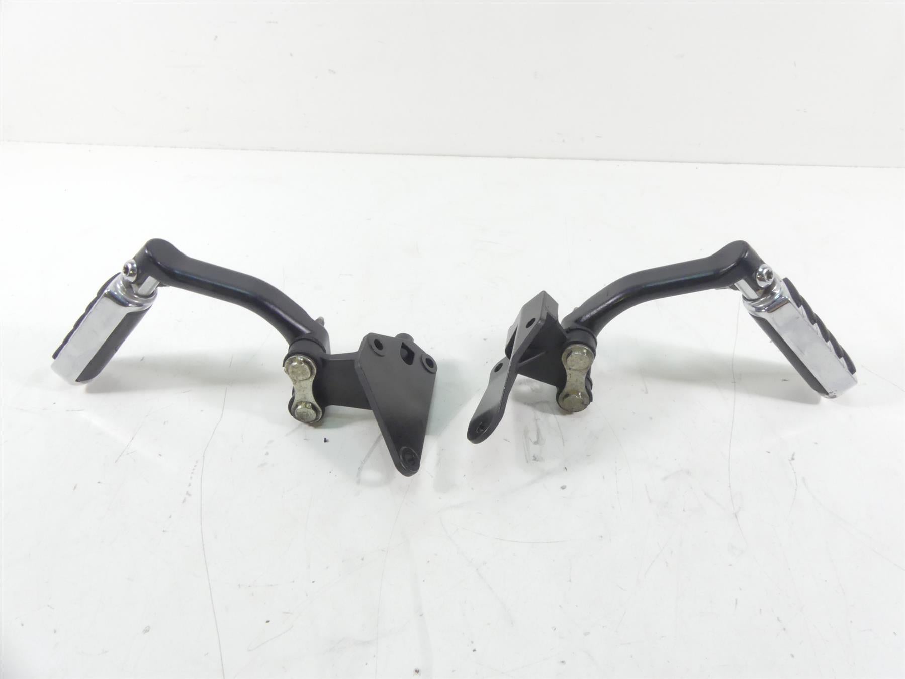 2013 Harley Davidson VRSCF Muscle Passenger Footpeg Foot Pegs 50822-09 50826-09 | Mototech271
