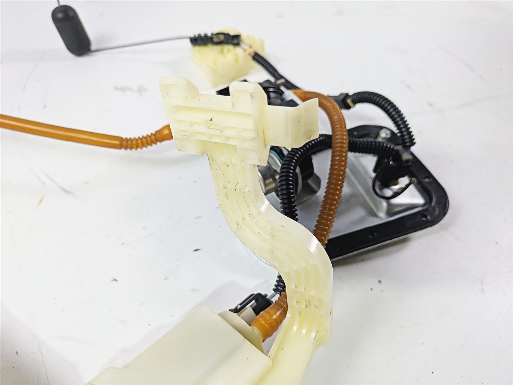 2014 Harley FLS Softail Slim Fuel Gas Petrol Pump - Tested 75252-11A 75284-08A {{ shop.shopifyCountryName }} - Mototech271