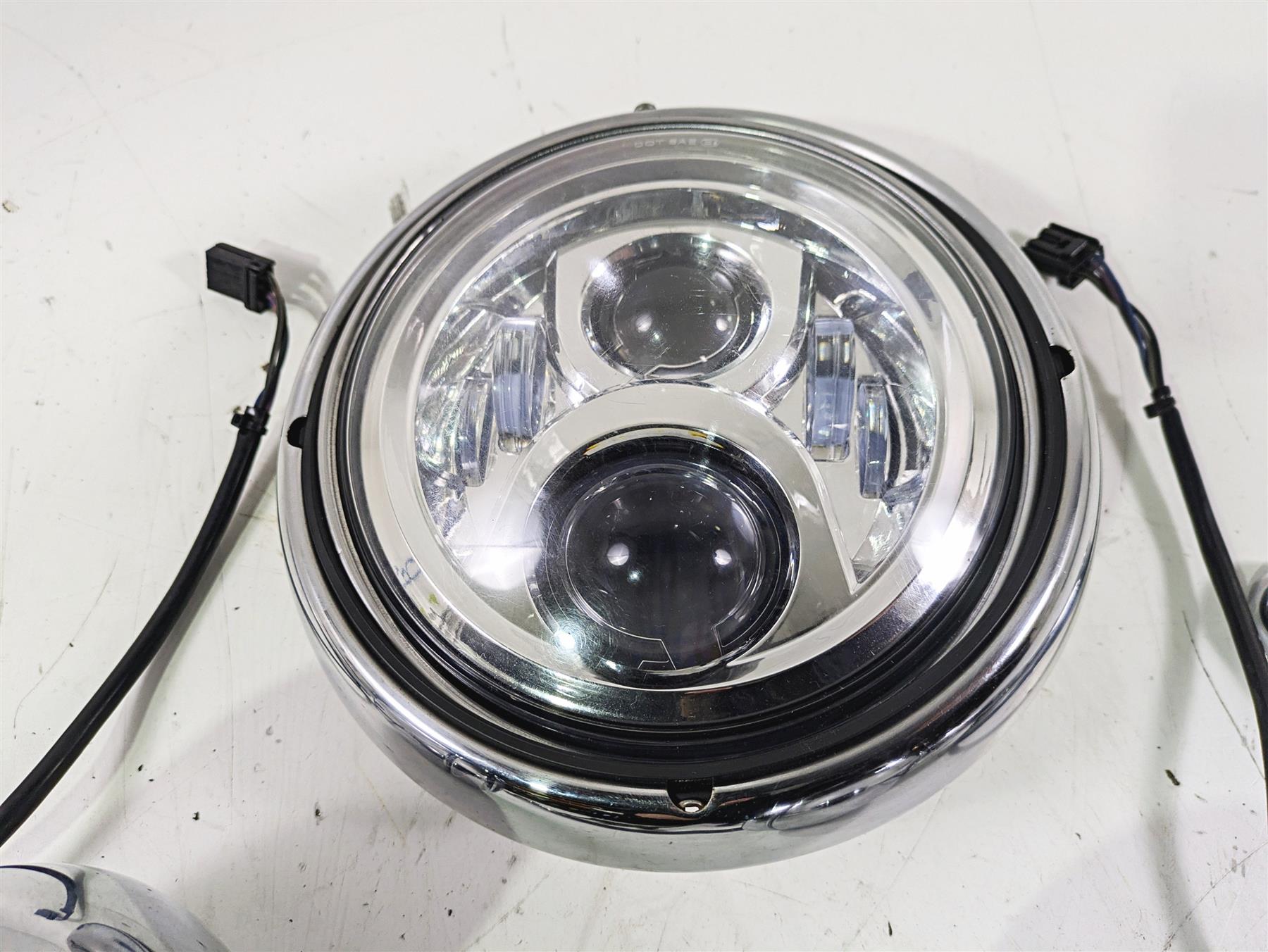 2007 Harley Touring FLHTCU SE CVO E-Glide Led Headlight Spot Light Set 69560-06 {{ shop.shopifyCountryName }} - Mototech271