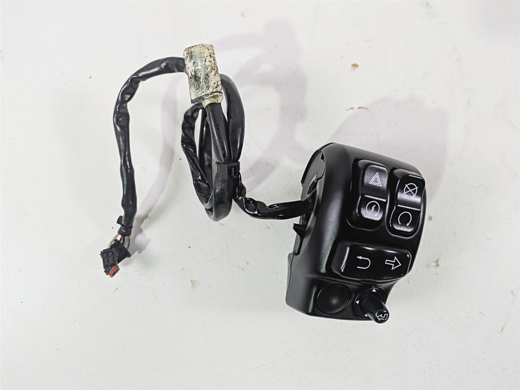 2021 Harley Touring FLTRX Road Glide Right Hand Control Switch Boom GTS 71500501