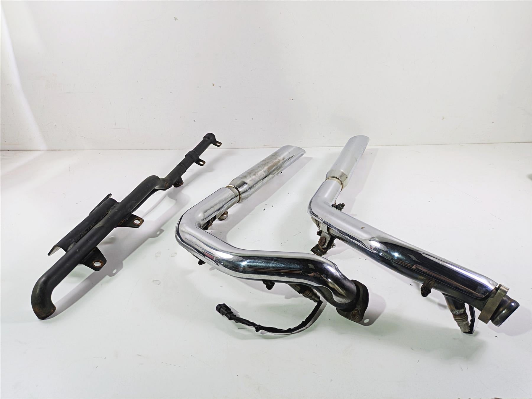 2007 Harley Sportster XL1200 C Exhaust Header & Slash Cut Muffler Set 64942-07 {{ shop.shopifyCountryName }} - Mototech271