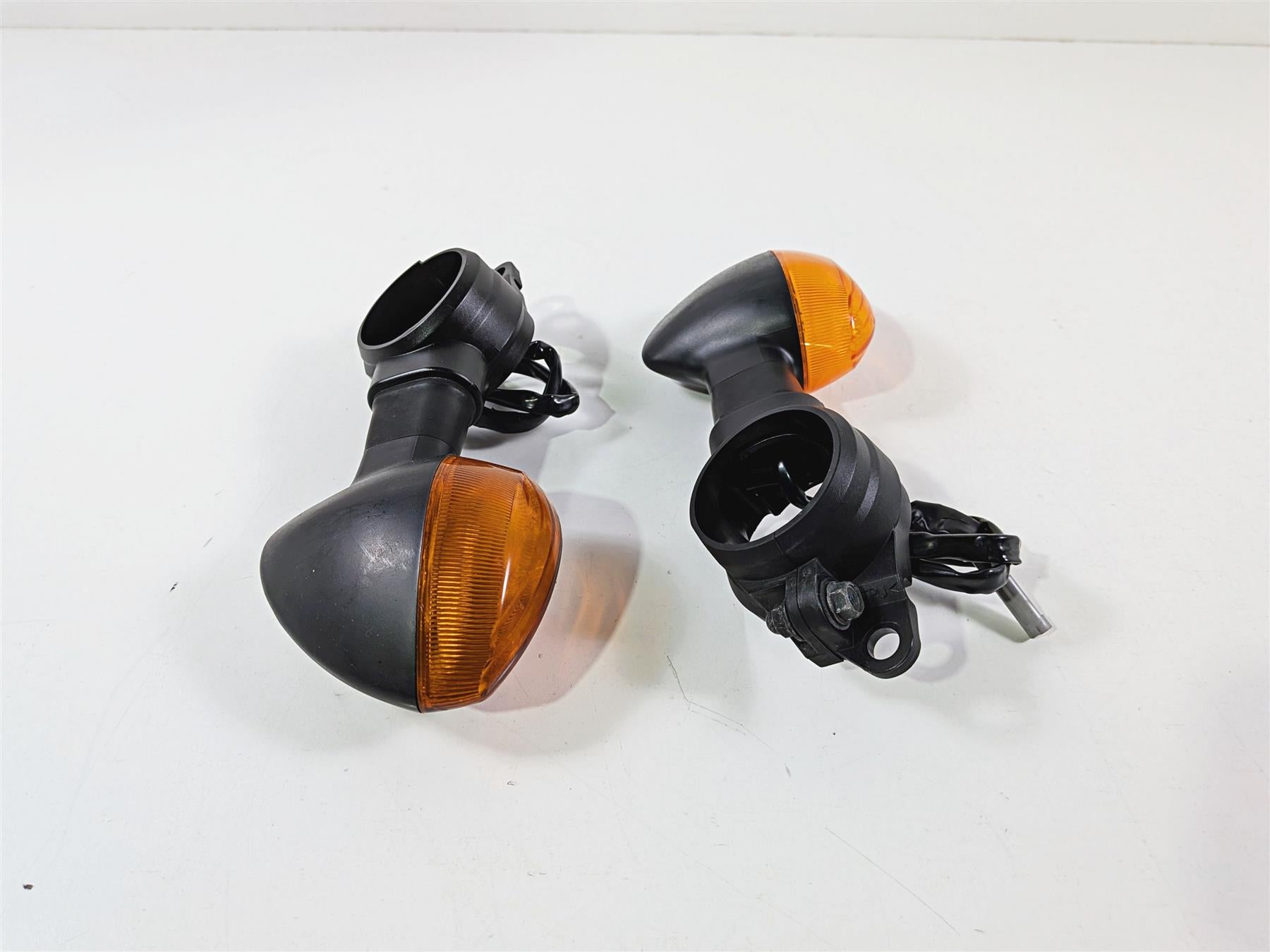 2009 Yamaha VMX17 V-Max 1700 Front Blinker Turn Signal Set 2S3-83310-10-00-Mototech271