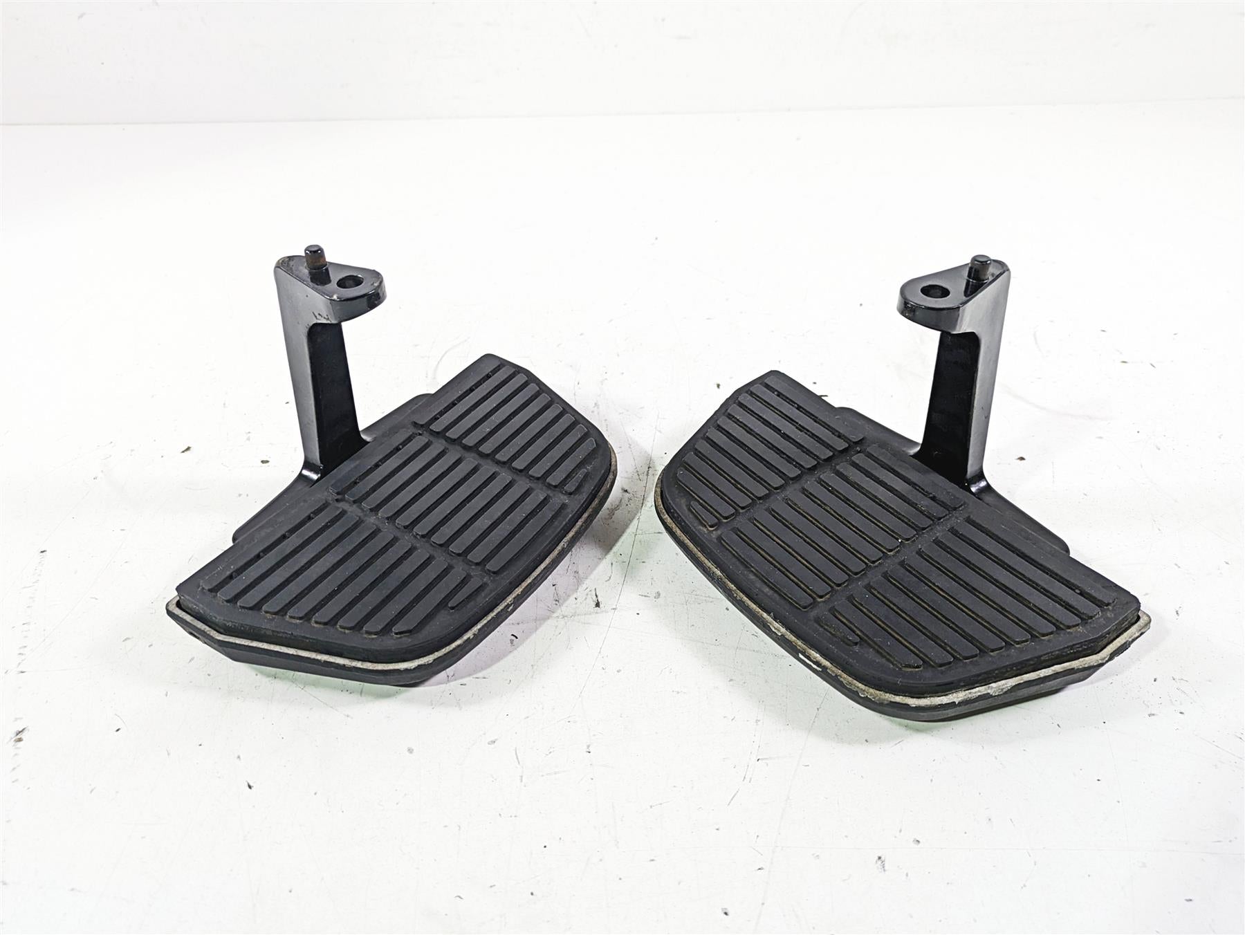 2003 Harley Touring FLHTCUI 100TH E-Glide Passenger Floor Board Set 52719-93B {{ shop.shopifyCountryName }} - Mototech271