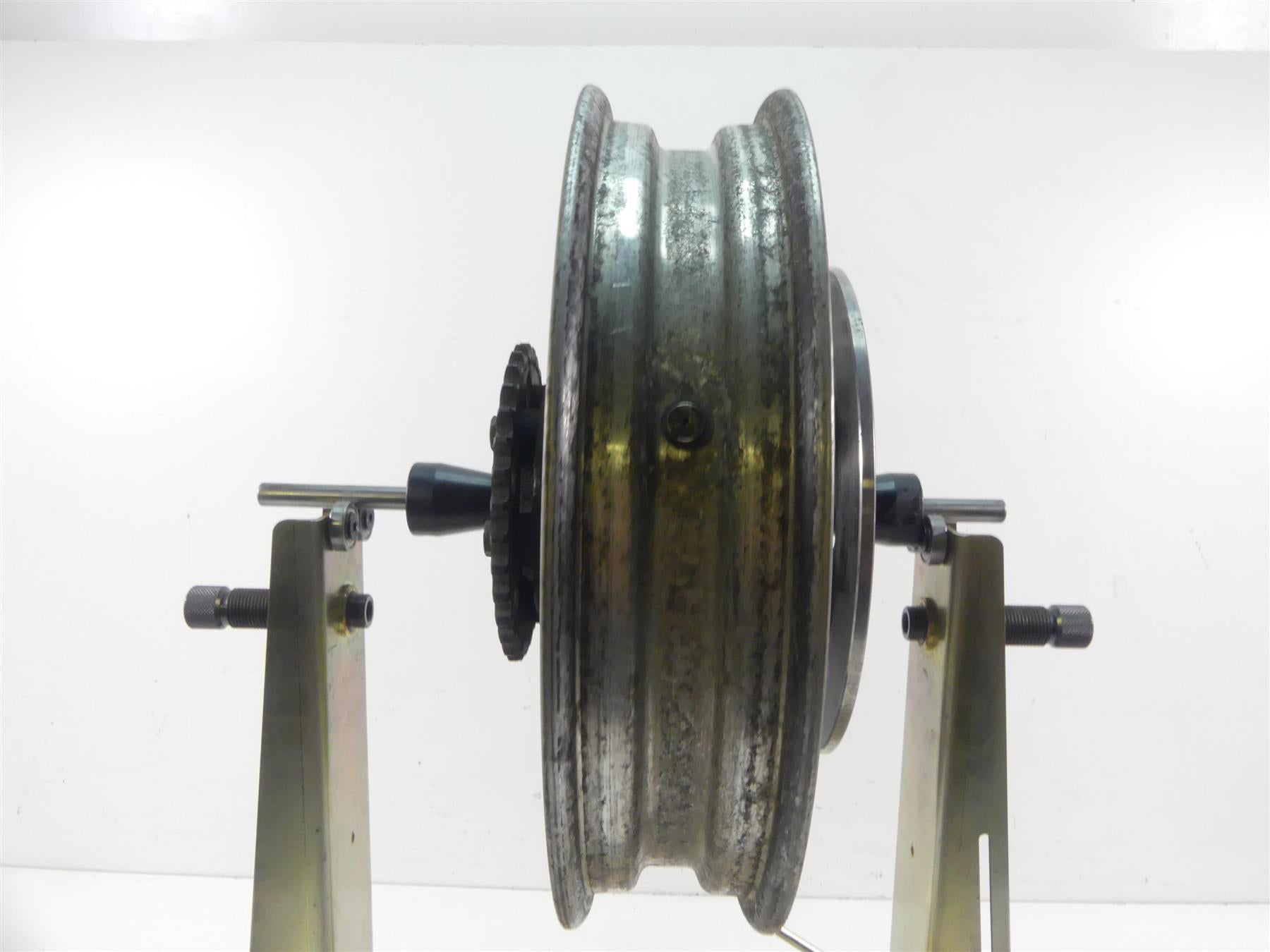1978 Yamaha XS650 SE Special 16x3 Rear Cast Wheel Rim & Brake Disc 2M0-25338-20 {{ shop.shopifyCountryName }} - Mototech271