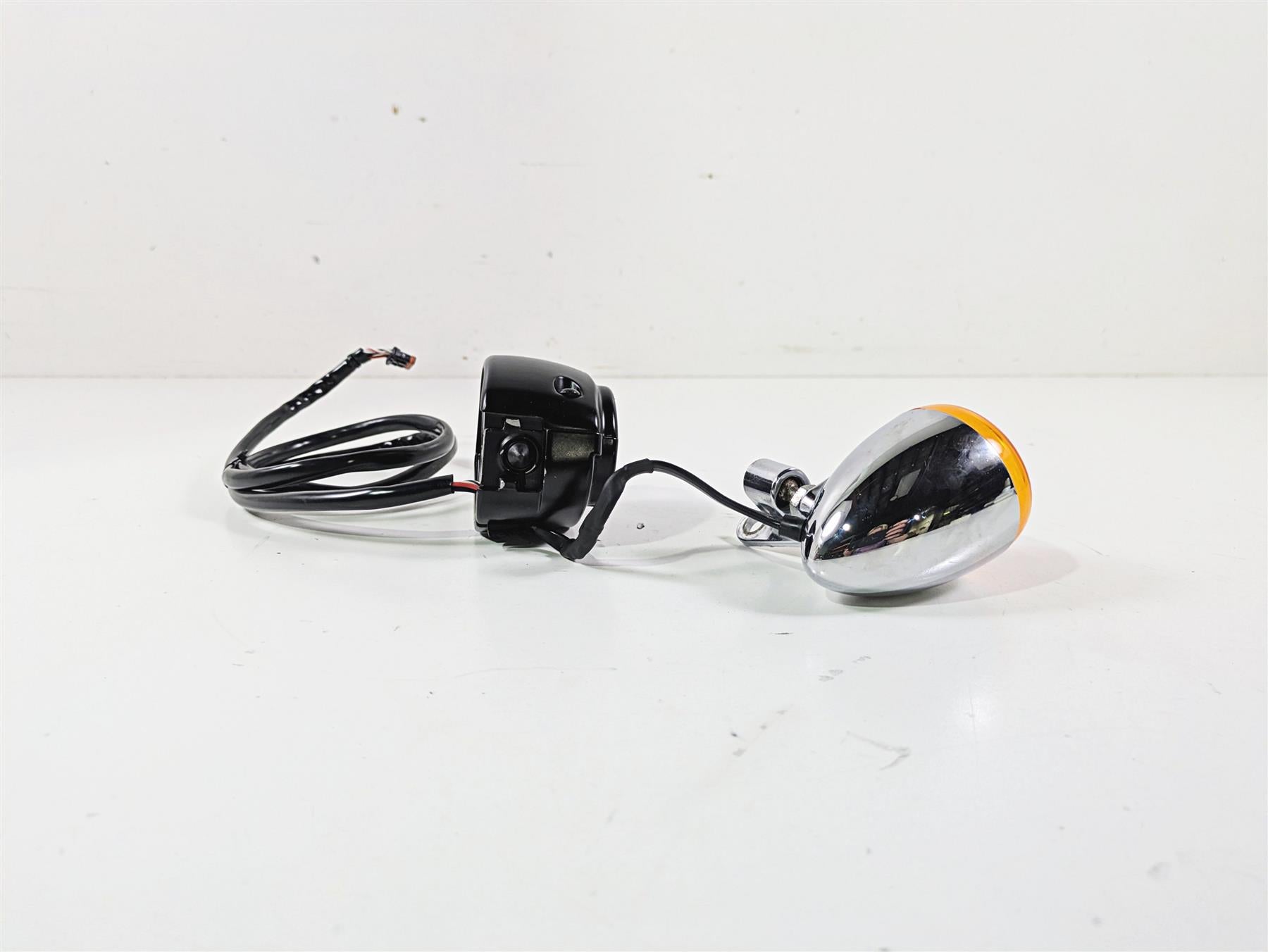2014 Harley FXDF Dyna Fat Bob Left Hand Control Switch & Blinker 72945-12 {{ shop.shopifyCountryName }} - Mototech271