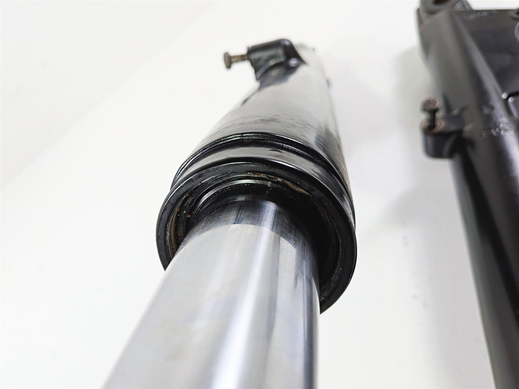 1990 Harley Touring FLHTC Electra Glide Front Fork Leg Set 45860-84 45870-84 {{ shop.shopifyCountryName }} - Mototech271