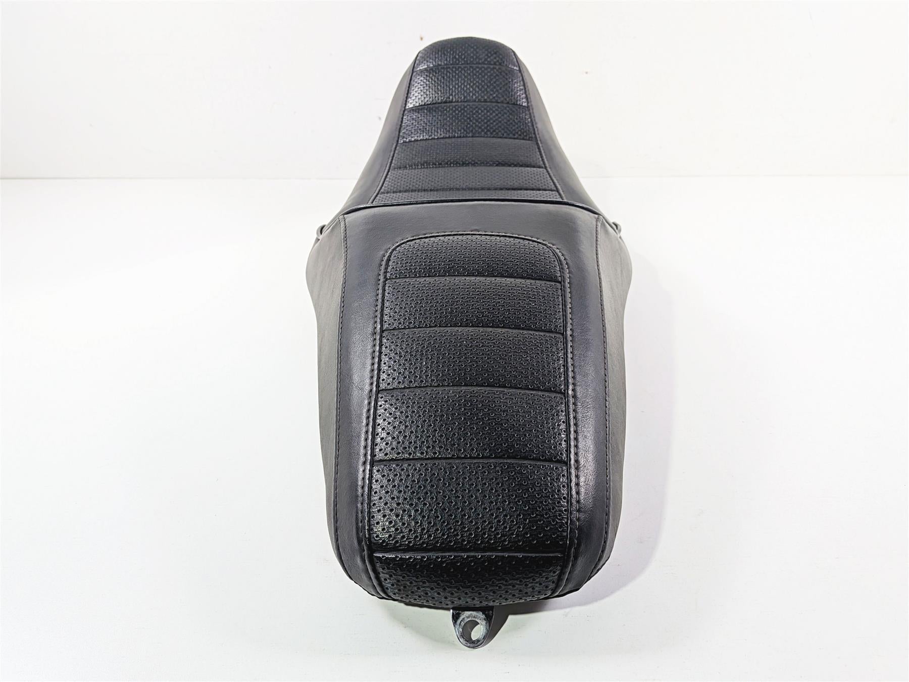 2014 Harley FXDL Dyna Low Rider Driver Rider Seat Saddle 52000136 {{ shop.shopifyCountryName }} - Mototech271