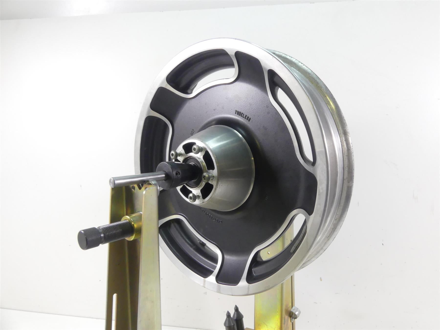 2002 Harley Touring FLHRCI Road King Front Straight 16x3 Wheel Rim 41285-06 {{ shop.shopifyCountryName }} - Mototech271