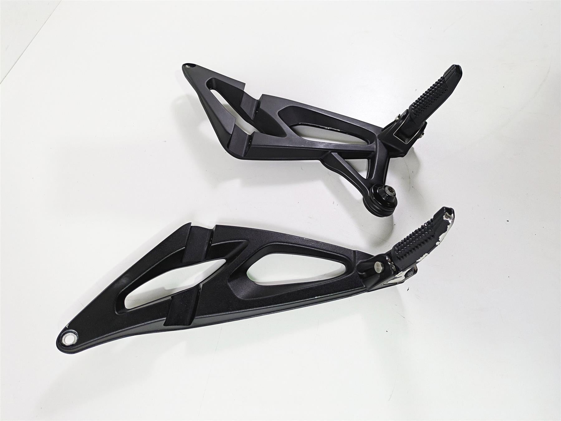 2014 BMW K1300S K40 Passenger Footpeg Foot Peg Set 46717715783 46717715784 {{ shop.shopifyCountryName }} - Mototech271