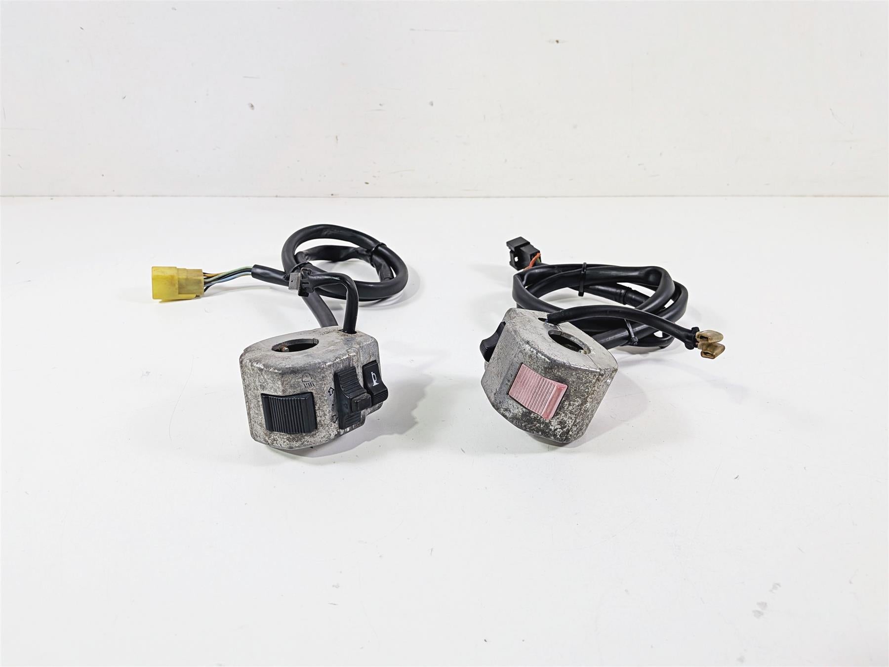 2001 Suzuki VZ800 Marauder Hand Control Switch Set 37200-48E30 37400-48E10 {{ shop.shopifyCountryName }} - Mototech271