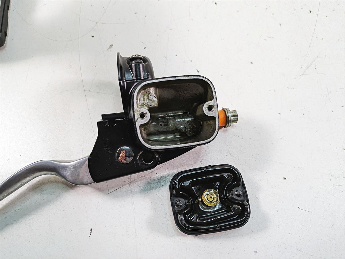 2009 Harley FXCWC Softail Rocker C Front 9/16" Brake Master Cylinder 45019-08C {{ shop.shopifyCountryName }} - Mototech271