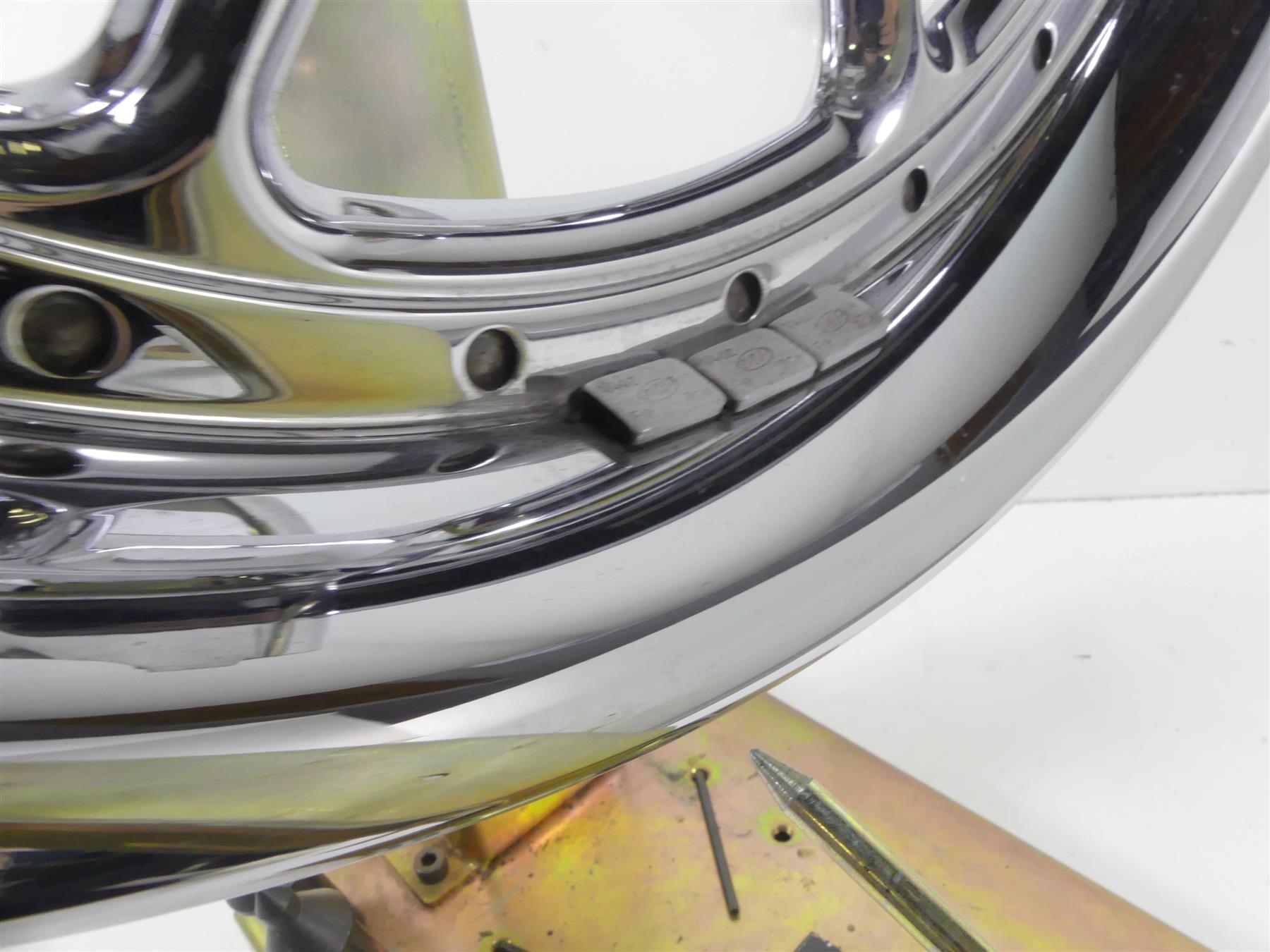 2007 Harley Touring FLHR SE CVO Road King Front Wheel 18x3.5 - Read 44612-07 {{ shop.shopifyCountryName }} - Mototech271
