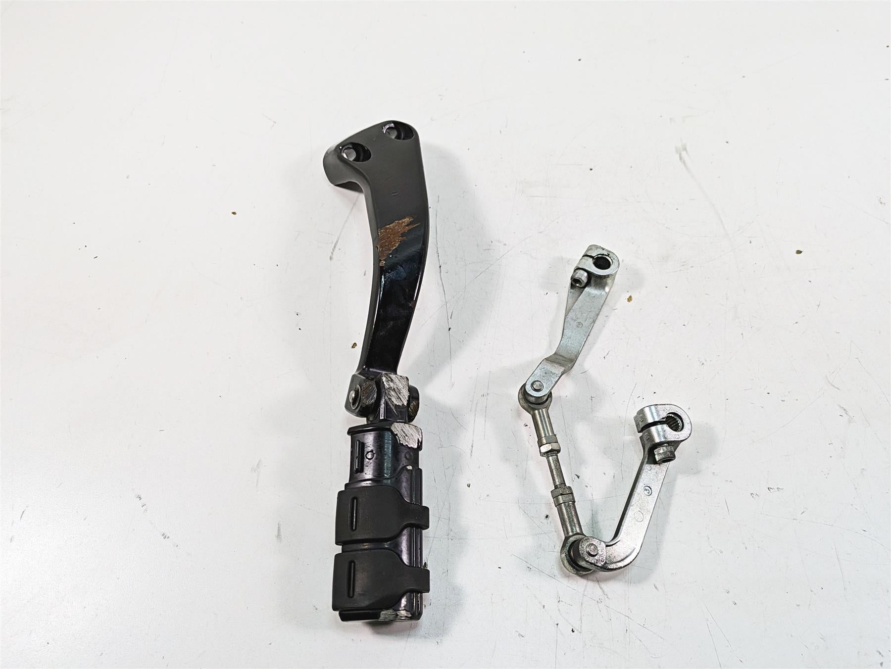 2020 Harley Softail FXBB Street Bob Left Footpeg Foot Peg & Shifter 50500603 {{ shop.shopifyCountryName }} - Mototech271