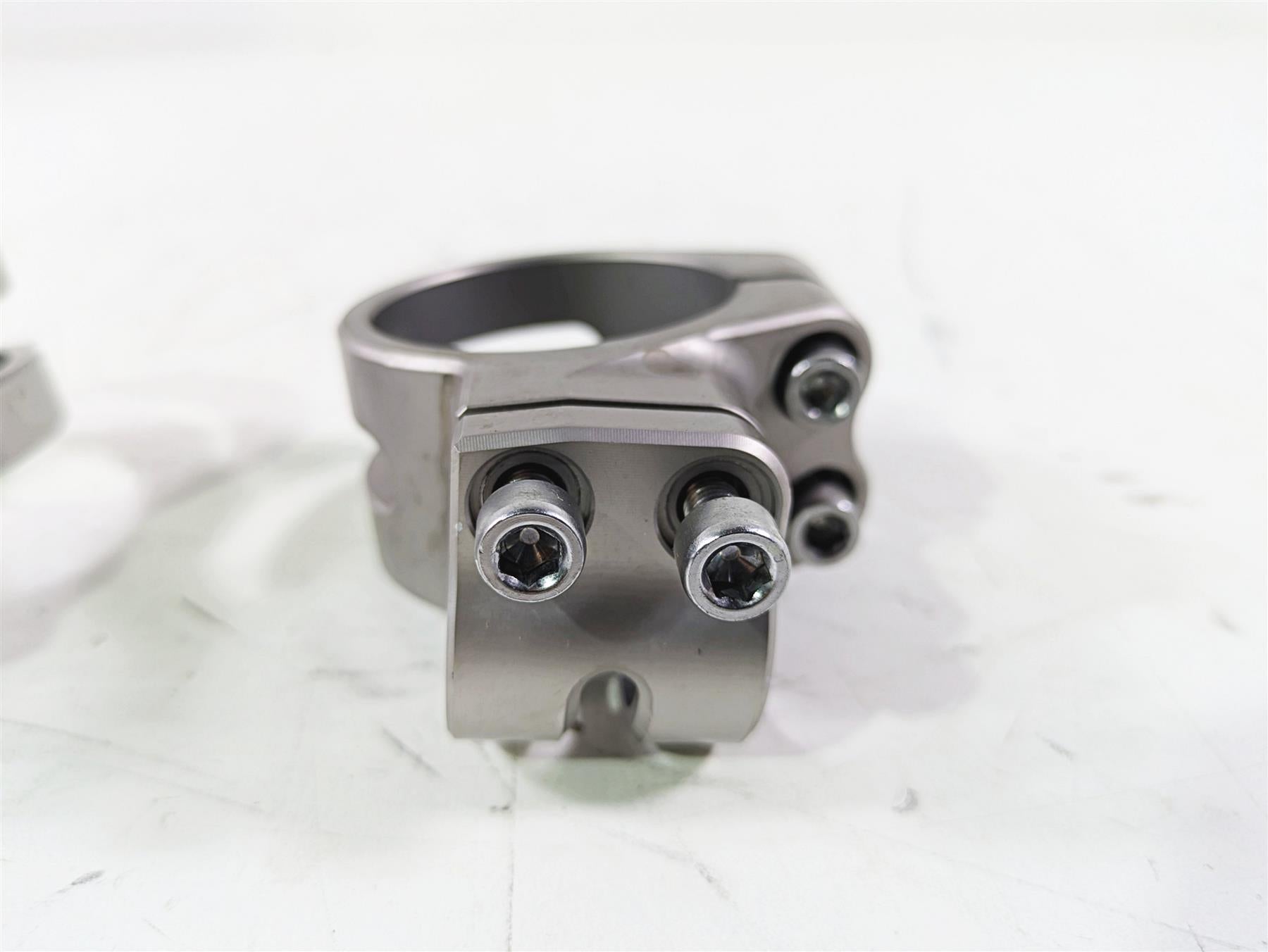 2020 Triumph Daytona 765 Moto2 Handle Bar Mounts Clamp Clip Ons T2042962 {{ shop.shopifyCountryName }} - Mototech271