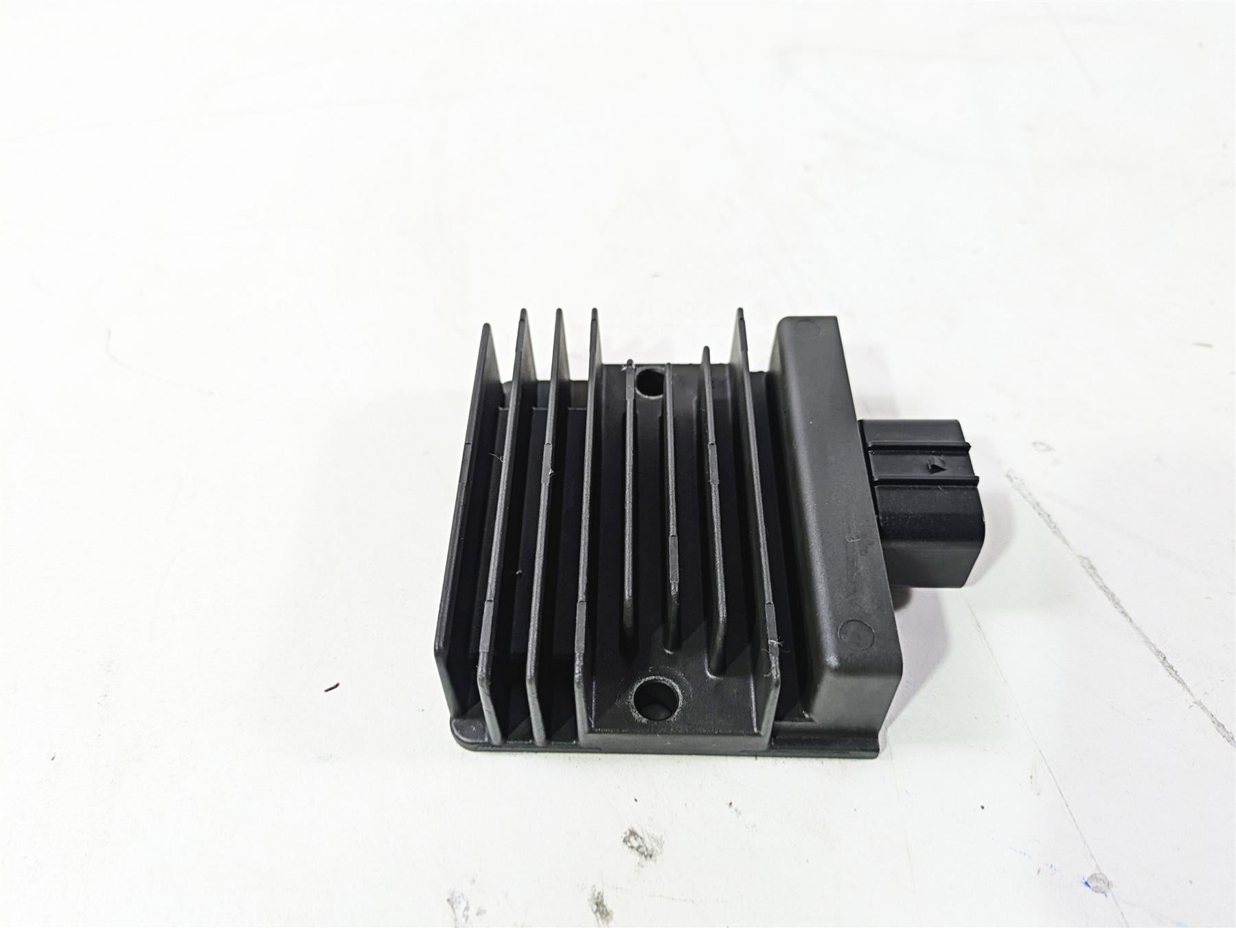 2022 Kawasaki ZR900RS Cafe Rectifier Voltage Regulator SH868BA 21066-0760 {{ shop.shopifyCountryName }} - Mototech271