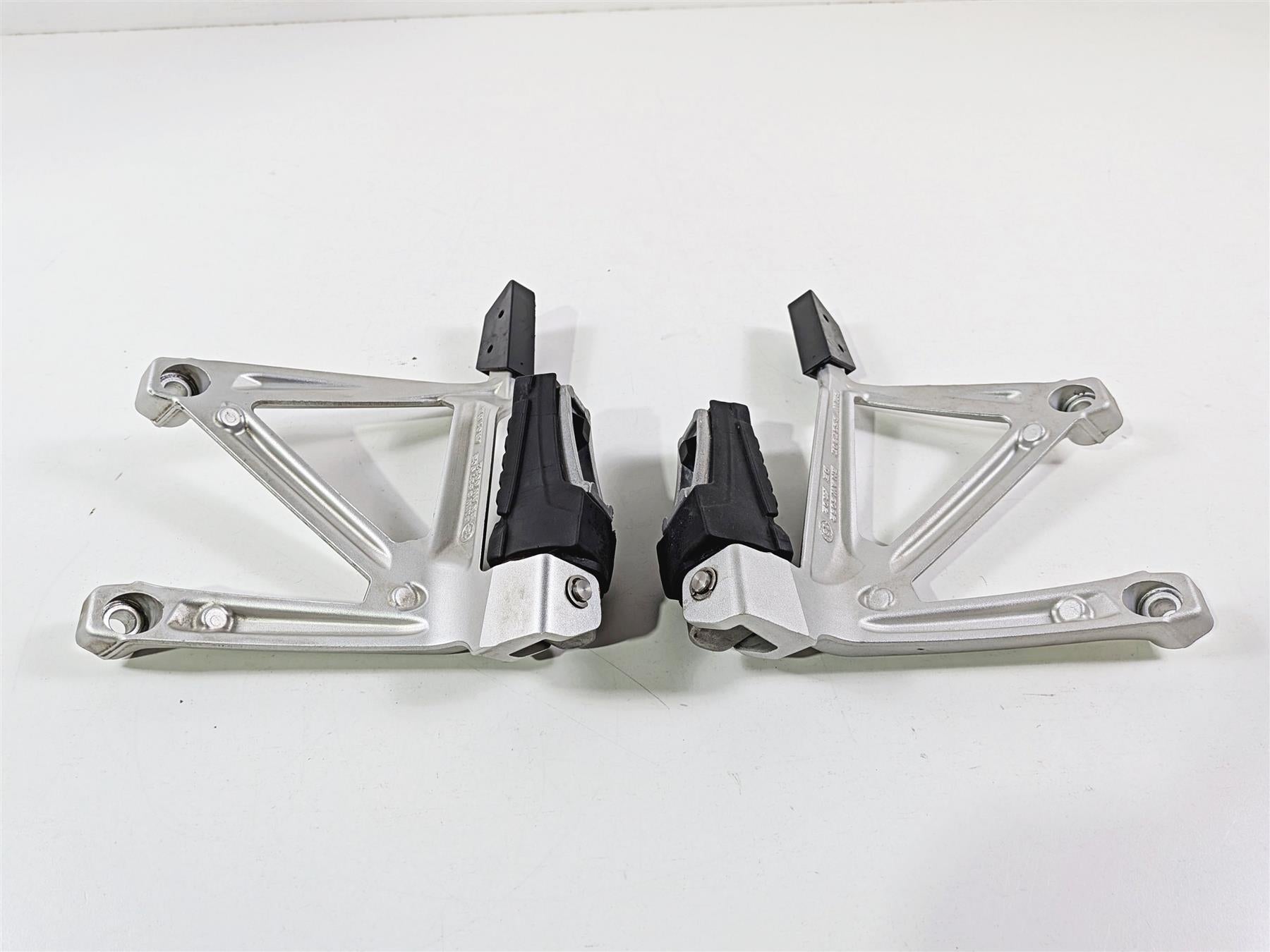 2019 BMW R1250GS K50 Rear Passenger Foot Peg Rest Set -Read 46718556264 46718556265 {{ shop.shopifyCountryName }} - Mototech271