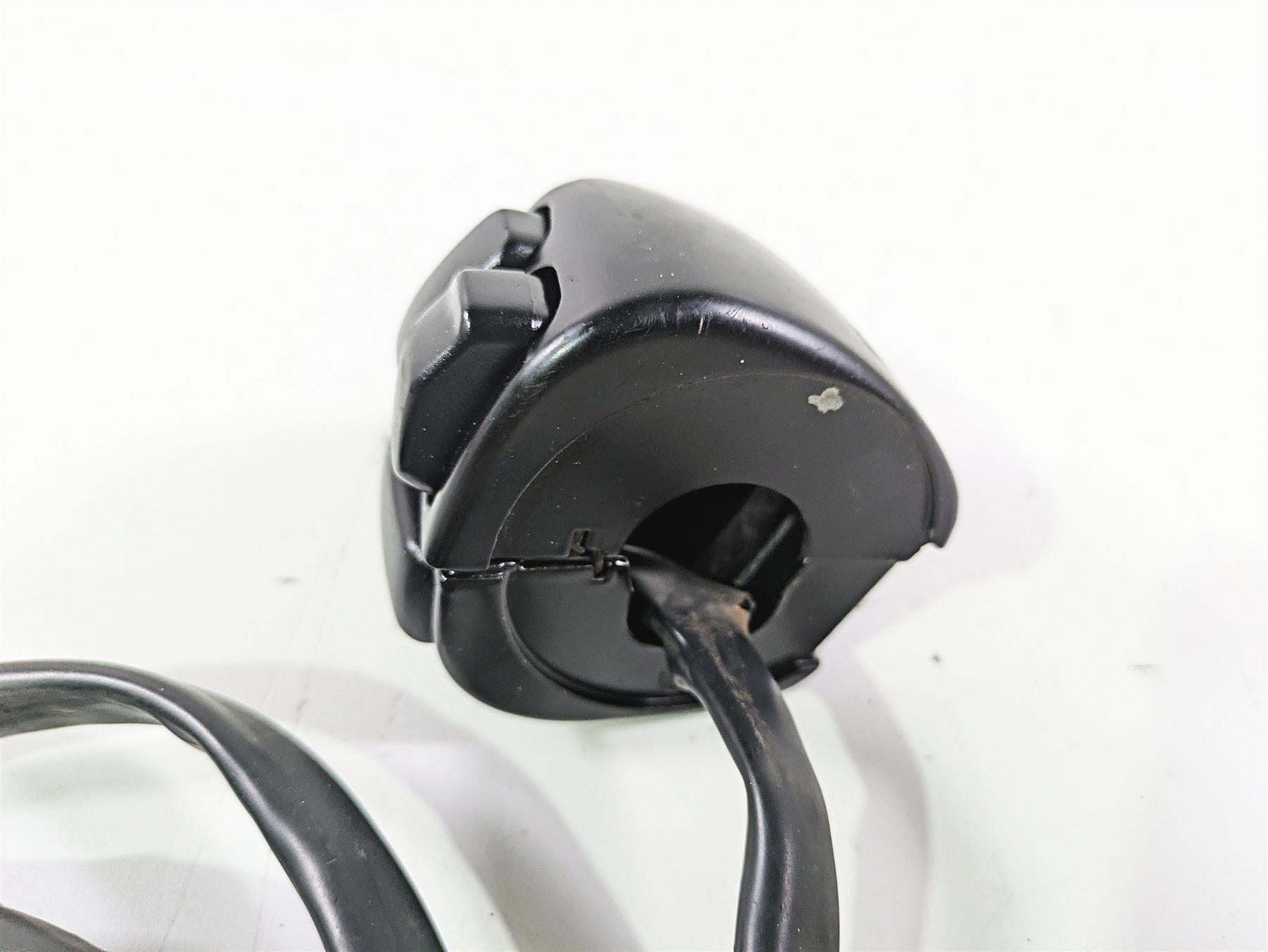 2008 Harley FLSTSB Cross Bones Left Hand Control Switch -No Plug 71682-06A {{ shop.shopifyCountryName }} - Mototech271