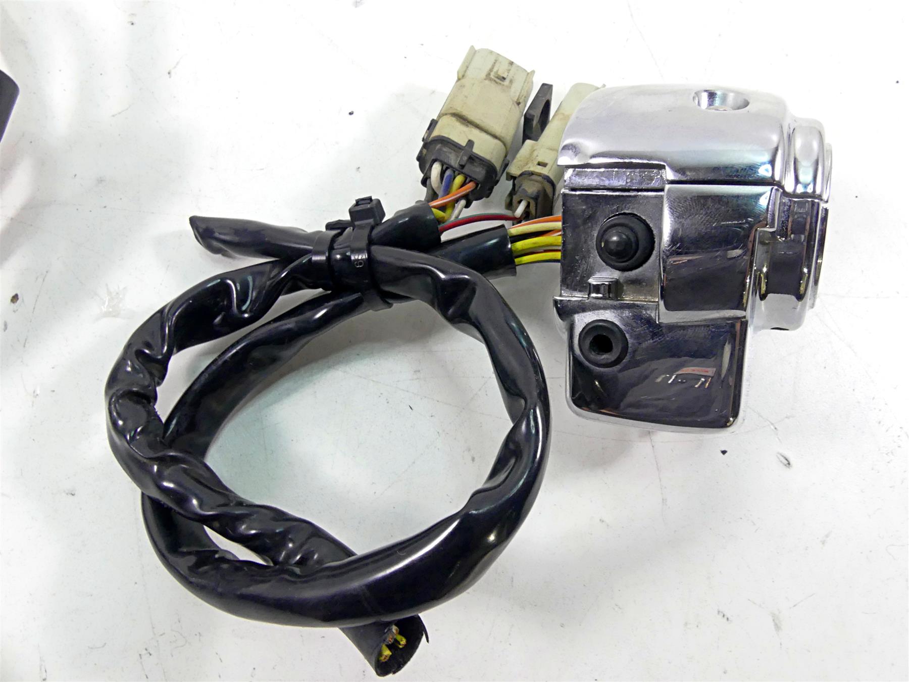 2007 Harley Touring FLHRSE CVO Road King Left Right Hand Control Switch 71682-06 {{ shop.shopifyCountryName }} - Mototech271