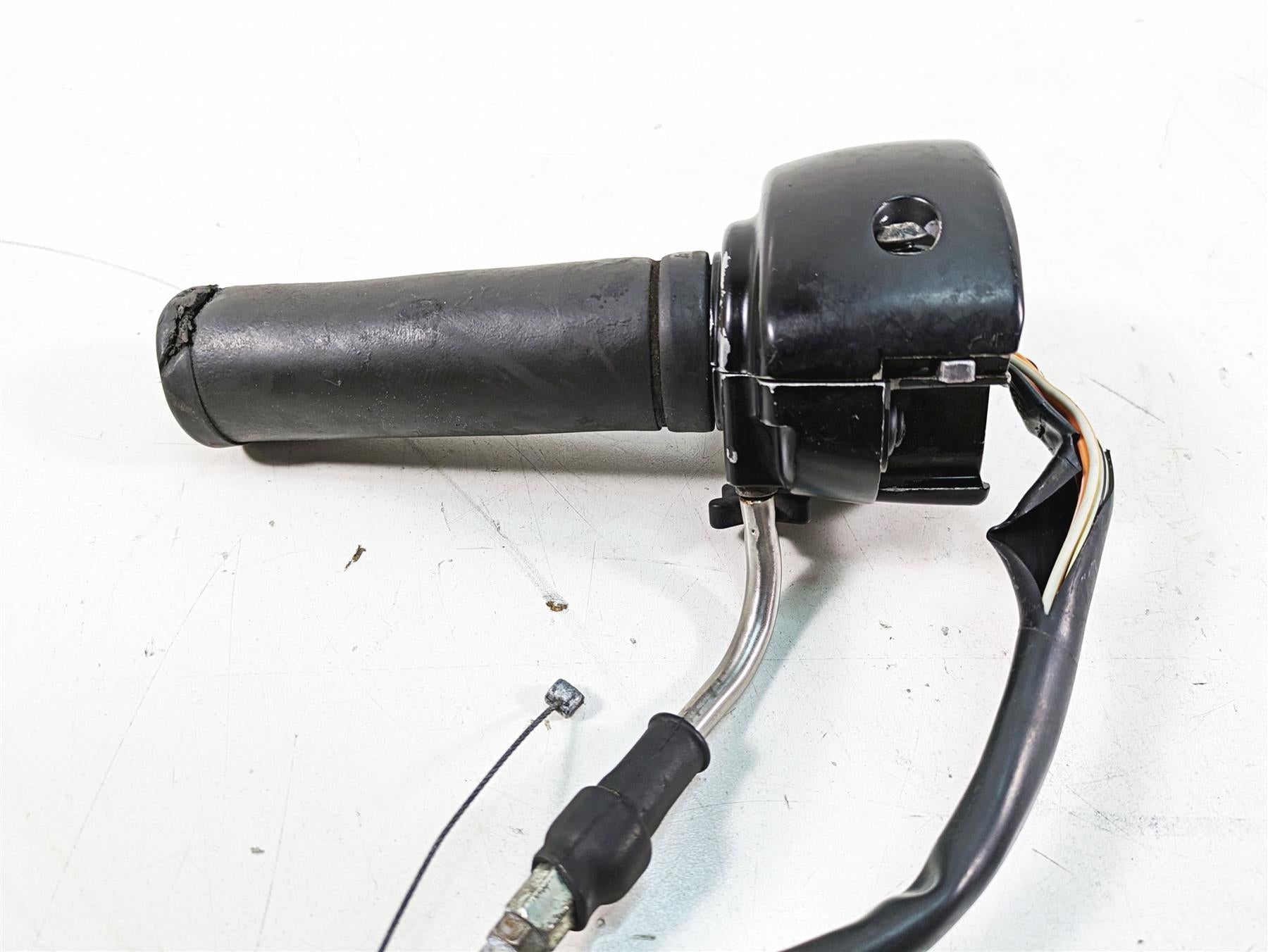 2006 Harley FLSTI Softail Heritage Right Hand Throttle Control Switch 71684-06A {{ shop.shopifyCountryName }} - Mototech271