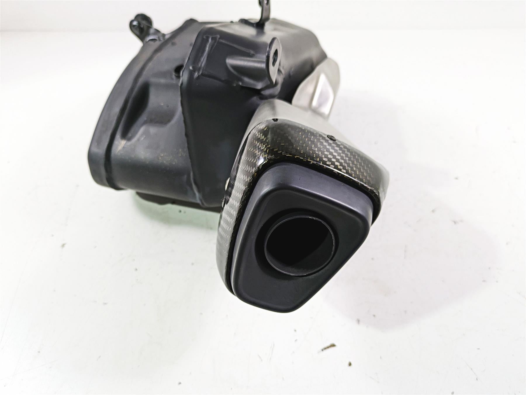 2023 Triumph Street Triple 765 RS Oem Exhaust Muffler Chamber Section T2203454 {{ shop.shopifyCountryName }} - Mototech271