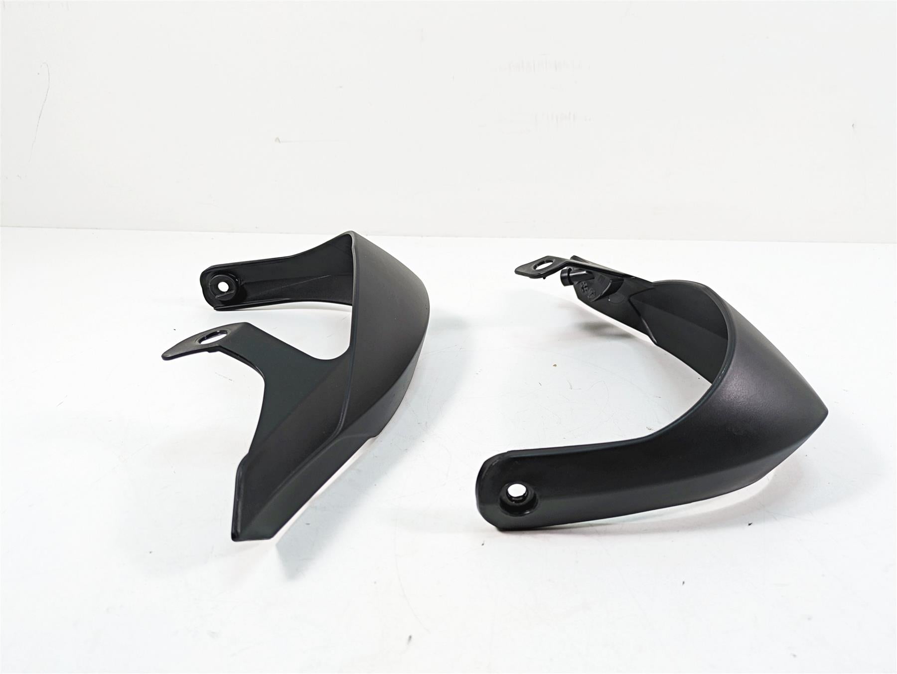2020 Moto Guzzi V85 TT Adventure Hand Protection Guard Set 856855 2B005927 {{ shop.shopifyCountryName }} - Mototech271