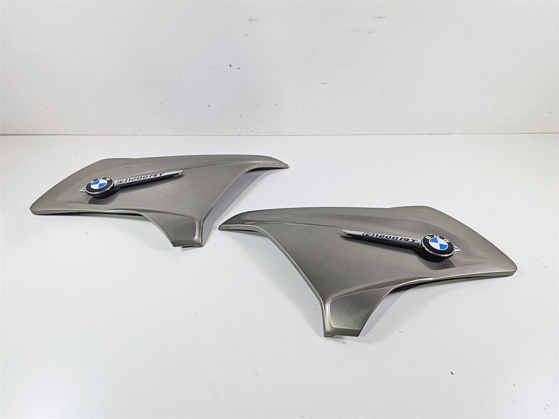 2016 BMW R1200RT RT RTW K52 Emblem Side Covers Fairings Platinbronze 46638567815 {{ shop.shopifyCountryName }} - Mototech271