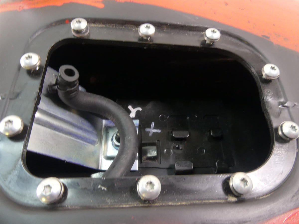 2016 Harley FLS Softail Slim Fuel Gas Petrol Tank Reservoir - Read 61625-11 {{ shop.shopifyCountryName }} - Mototech271