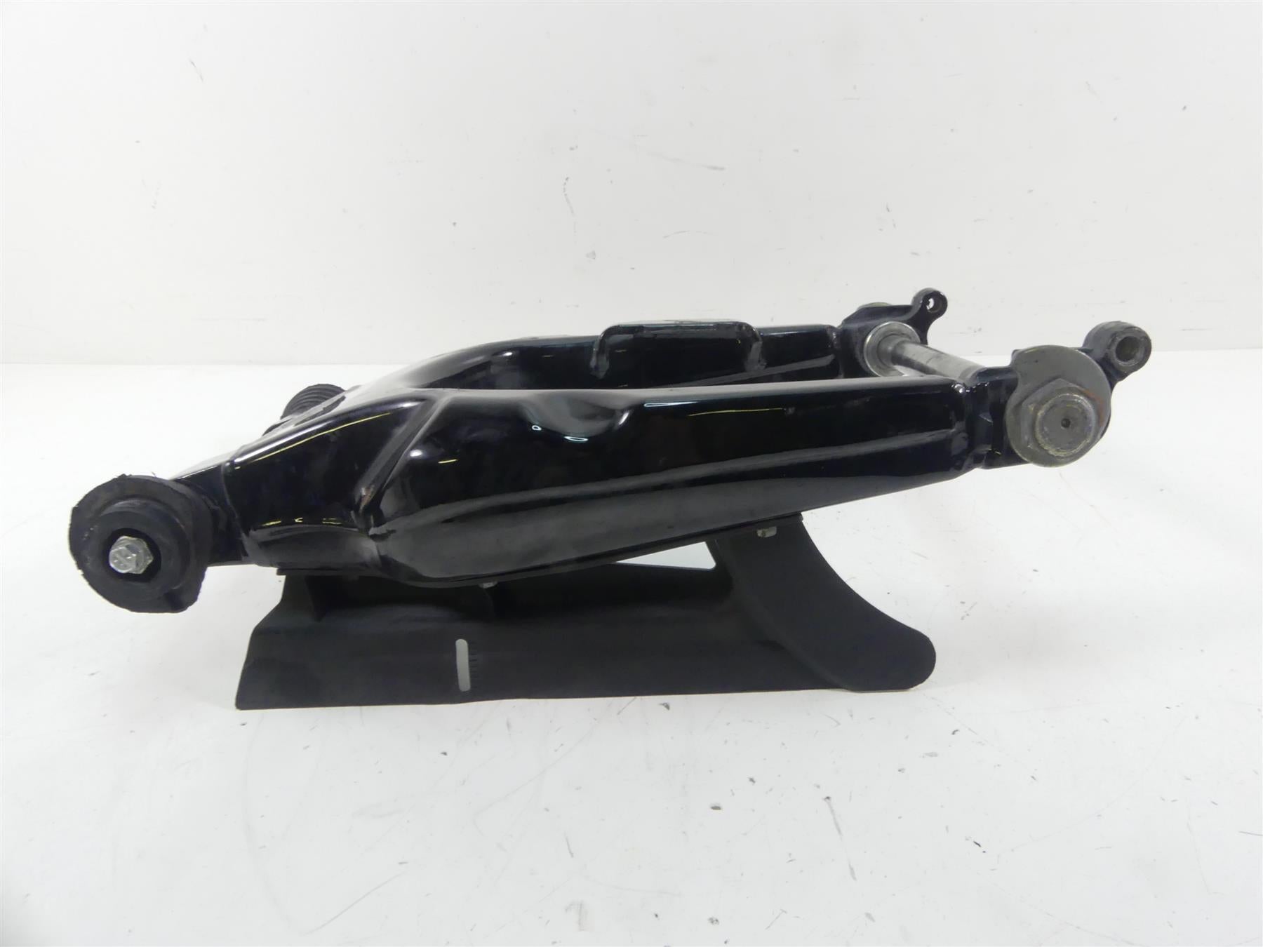 2013 Harley Touring FLHX Street Glide Rear Swingarm Swing Arm + Axle 47549-09A | Mototech271