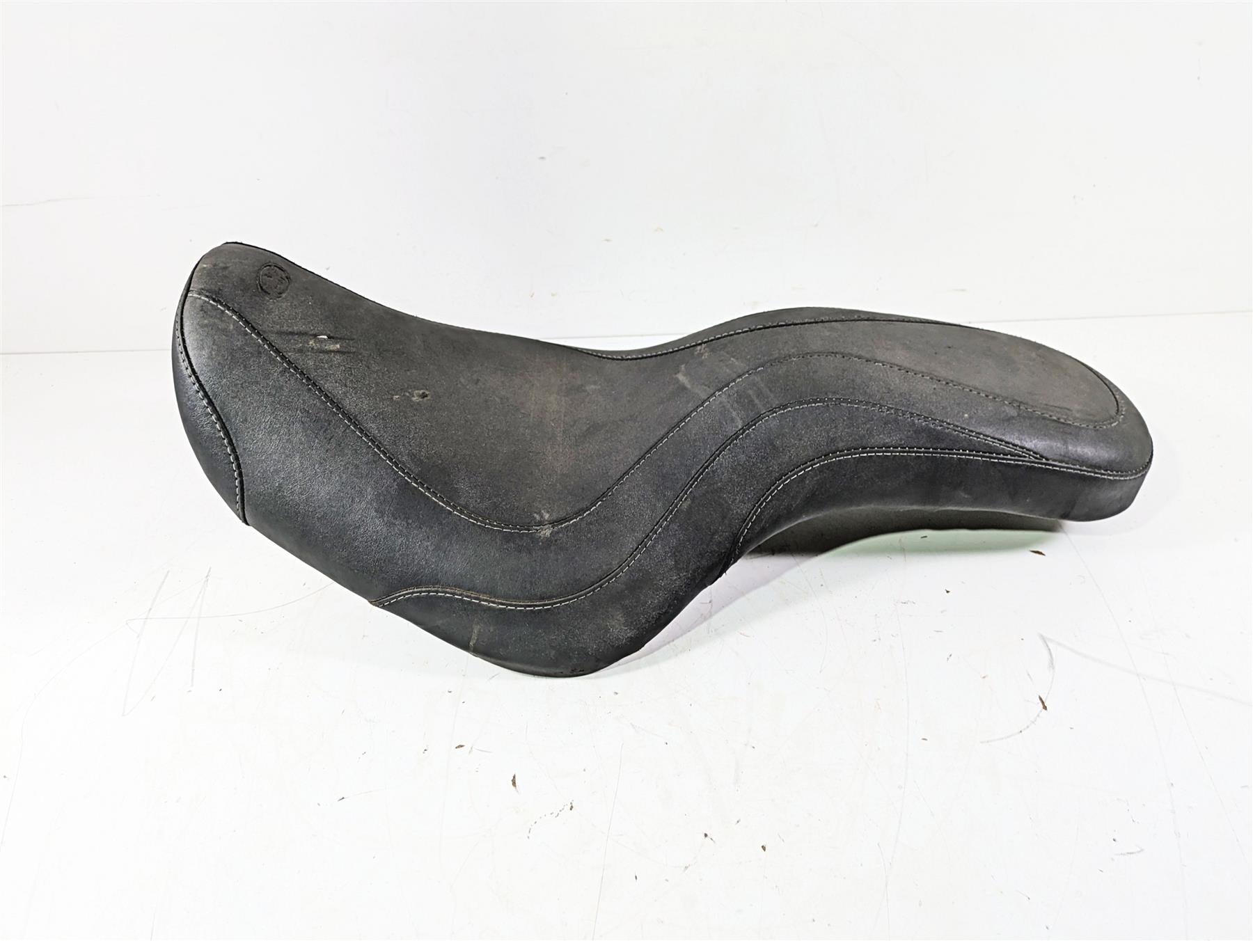 2002 Honda VT1100 Shadow Sabre Mustang Day Tripper Seat Saddle - Read 76340 {{ shop.shopifyCountryName }} - Mototech271