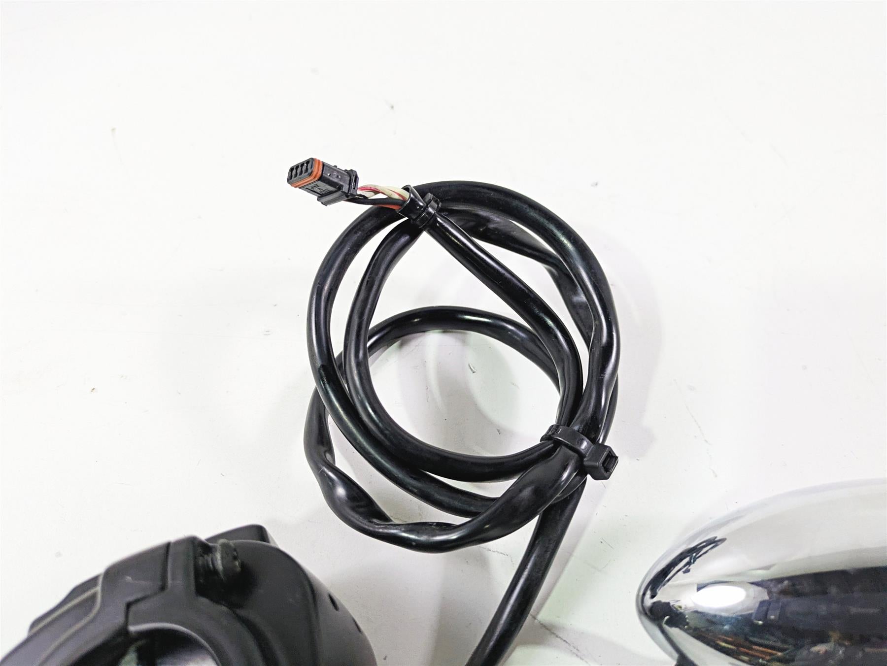 2015 Harley FXDF Dyna Fat Bob Left Hand Control Switch Light Blinker 72943-12A {{ shop.shopifyCountryName }} - Mototech271