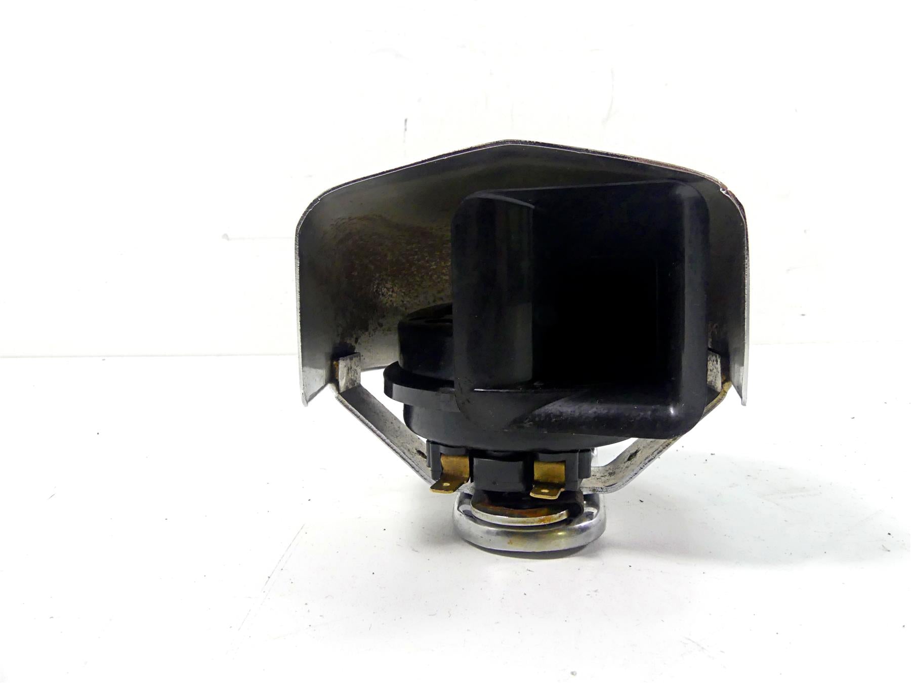 2004 Harley Touring FLHTCUI Electra Glide Horn & Chrome Cover 61300478A {{ shop.shopifyCountryName }} - Mototech271