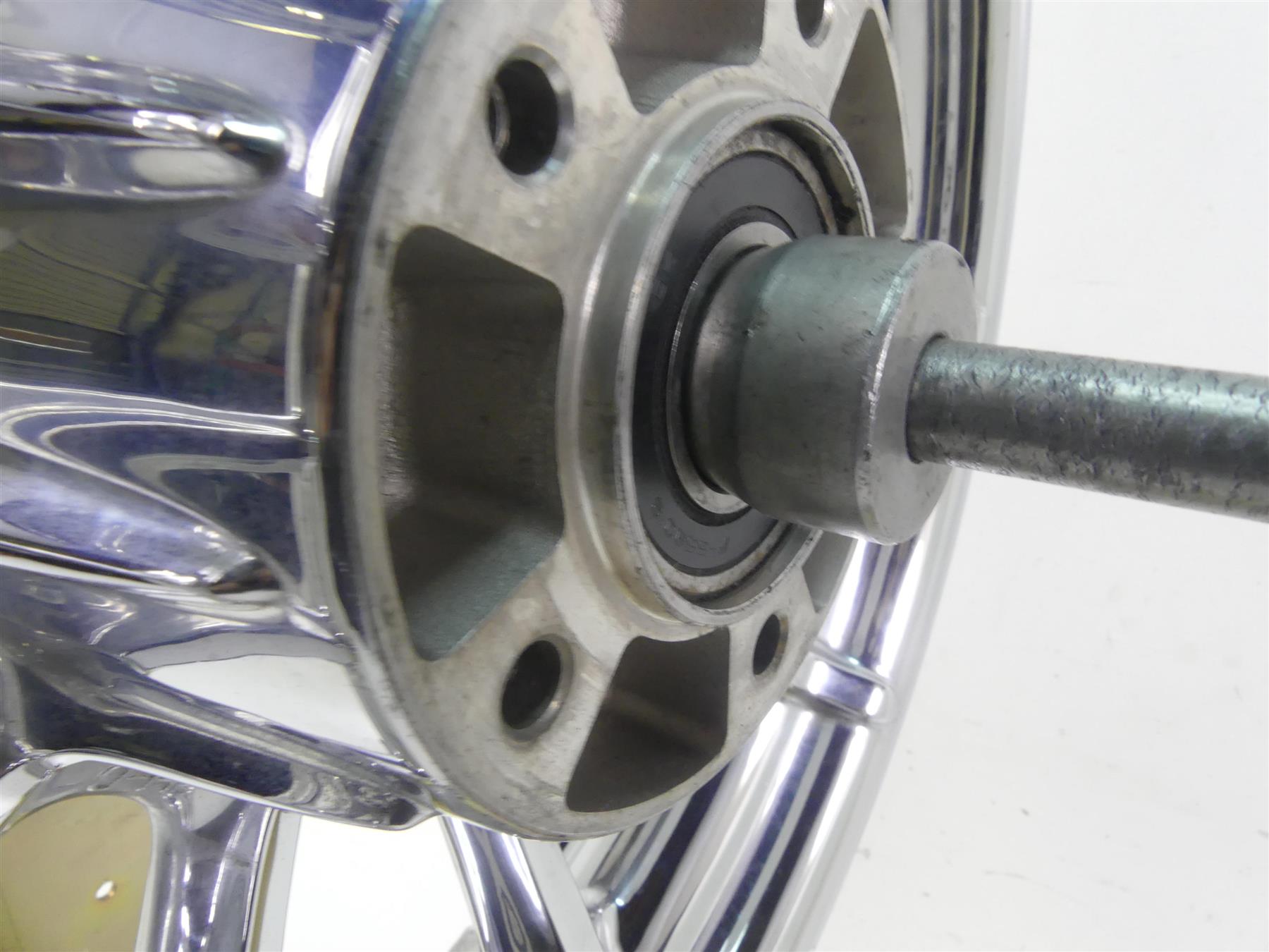 2009 Harley FLHTCU SE4 CVO E-Glide Straight Chrome 17x3 Front Wheel Rim 42171-09 {{ shop.shopifyCountryName }} - Mototech271