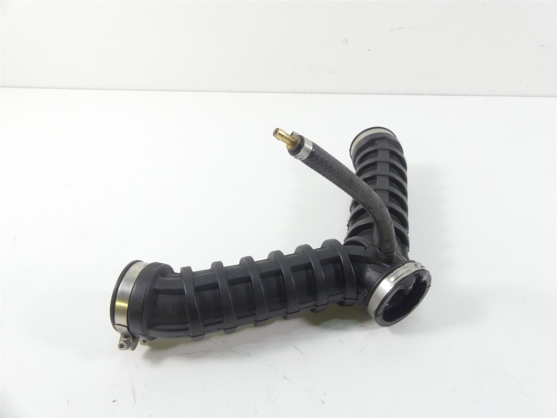2016 Moto Guzzi V7 II Special 750 Throttle Body Hose Inlet Y-Tube 2B001031 {{ shop.shopifyCountryName }} - Mototech271