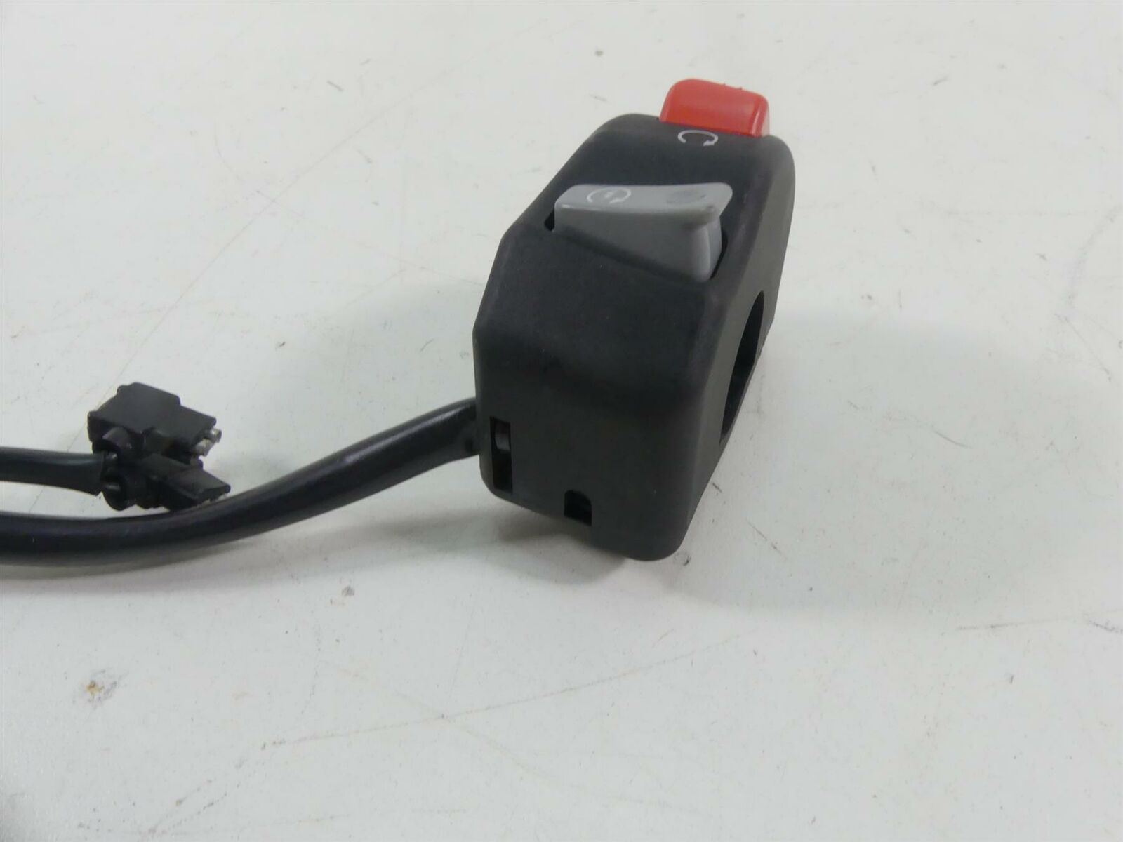 2020 Yamaha VMX17 1700 Right Hand Control Switch Start Kill Stop 2S3-83975-00-00 {{ shop.shopifyCountryName }} - Mototech271